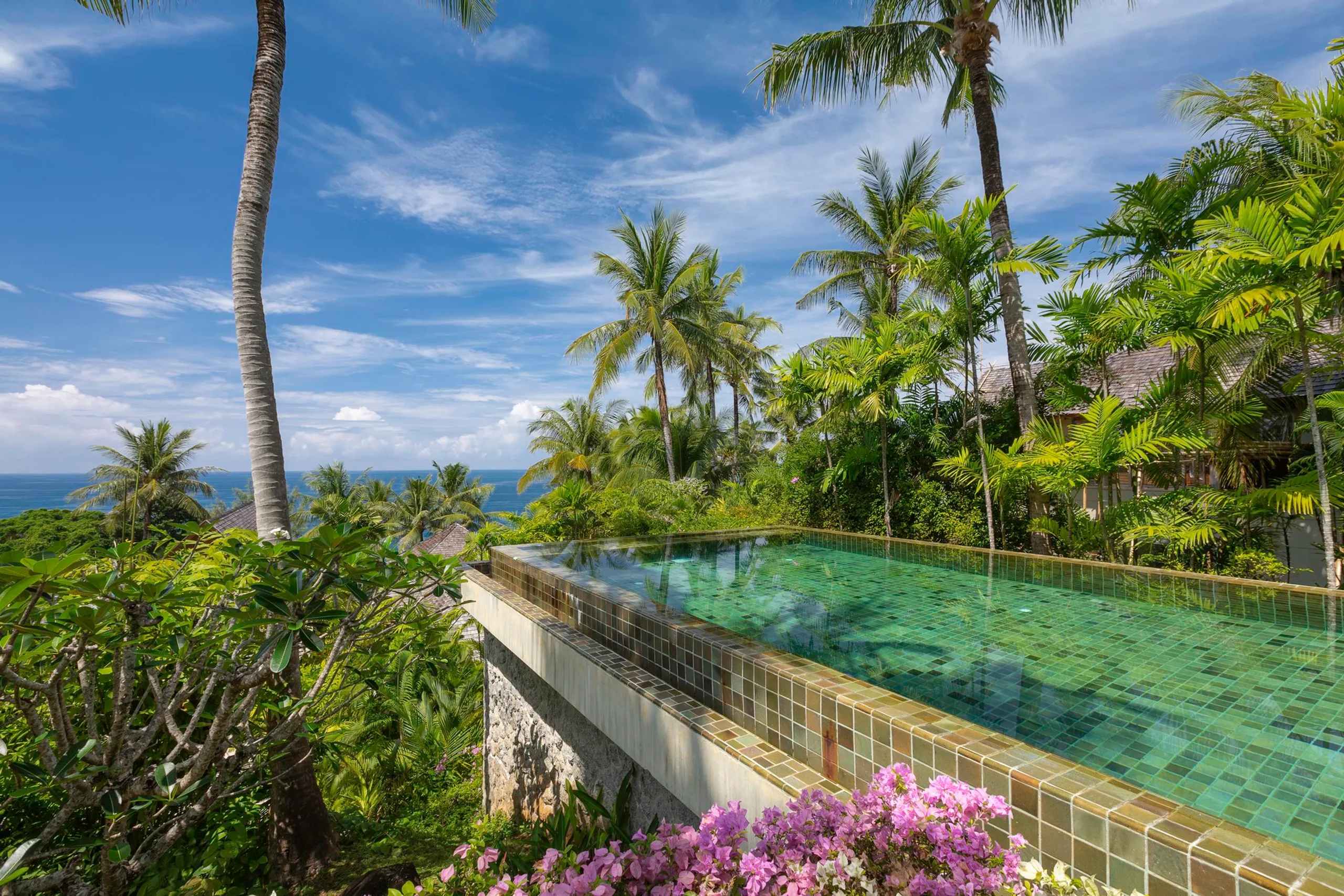 Exquisite Phuket Villa with Invigorating Pool — photograph 2