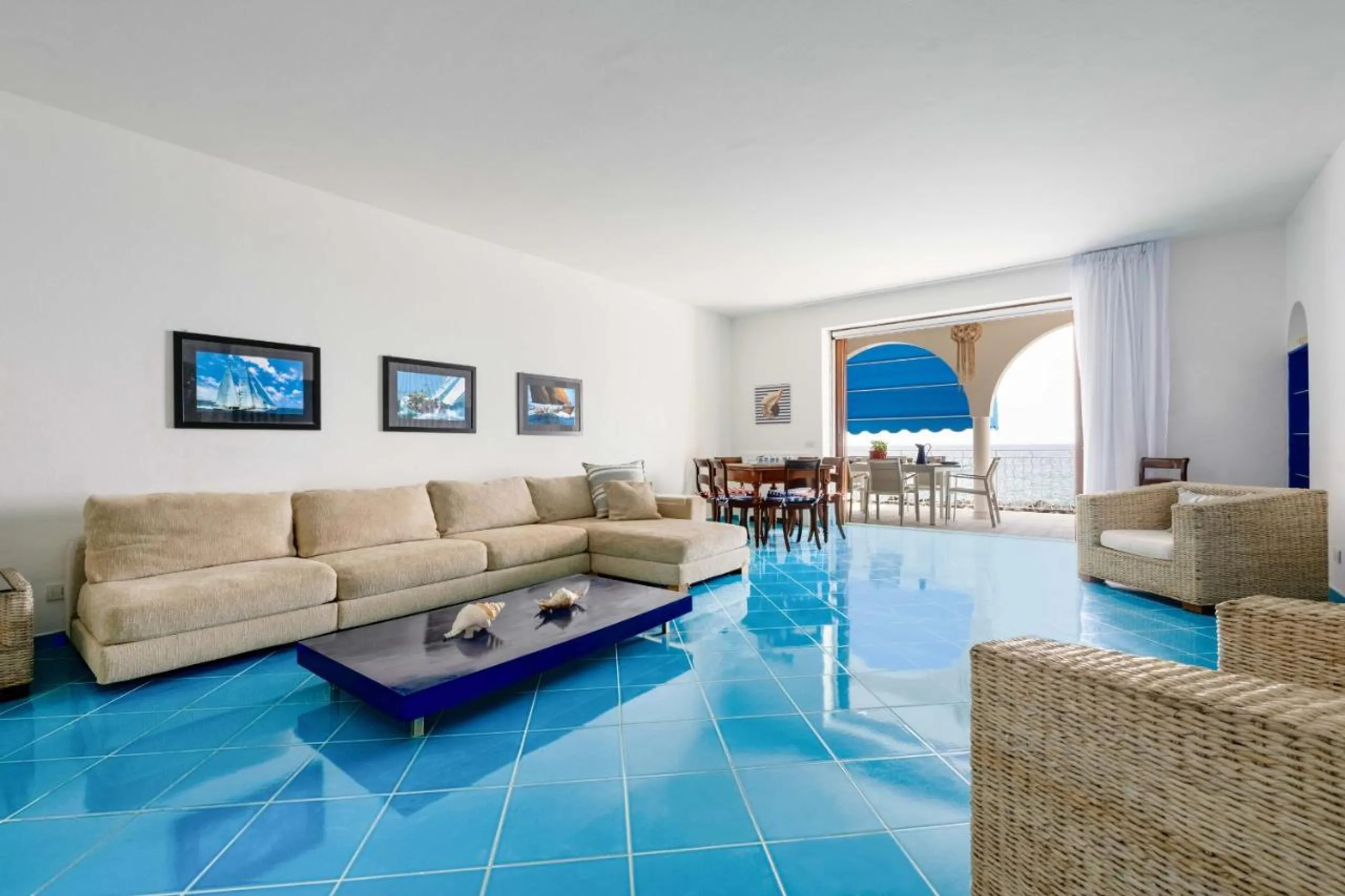Superb Traditional Villa with Mesmerising Gulf of Naples and Capri Views — photograph 6