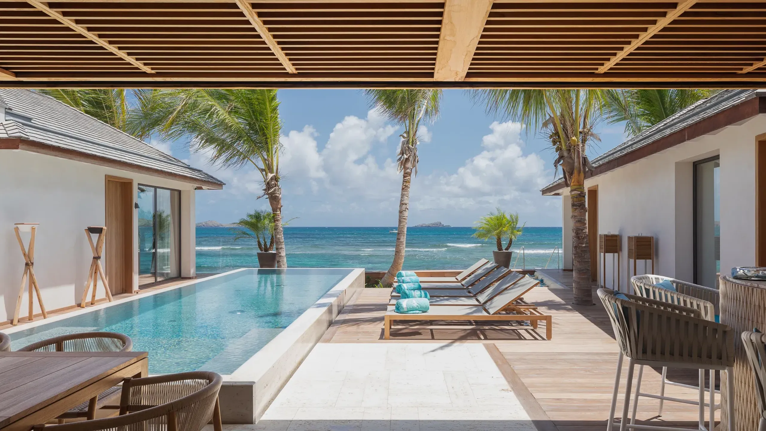 Beachside Paradise Luxe Villa in Lorient with Private Heated Pool — photograph 3