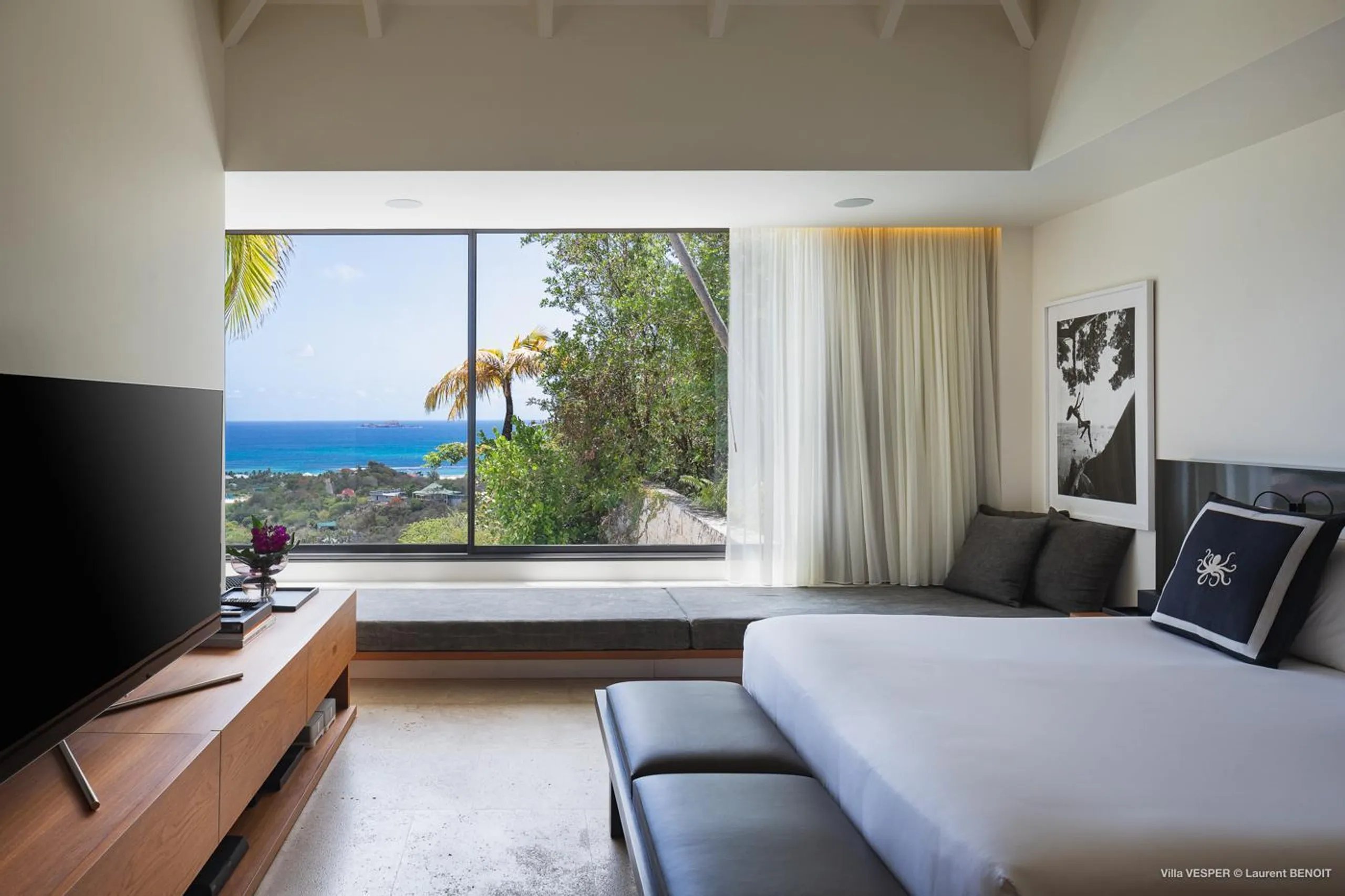Exquisite Seaview Villa with Infinity Pool and Private Garden Spa — photograph 8