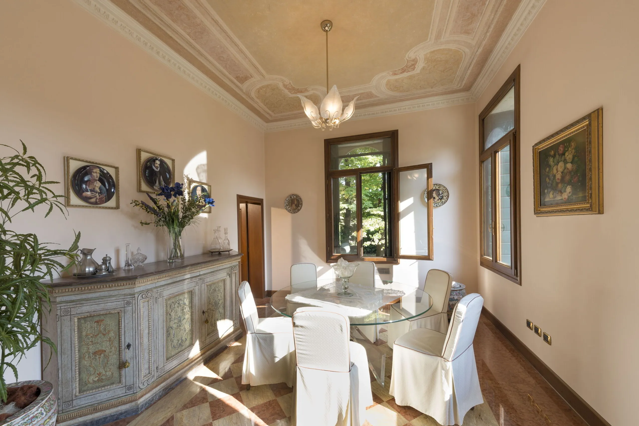 Classic 20th-Century Villa with Garden and Park near Venice — photograph 7