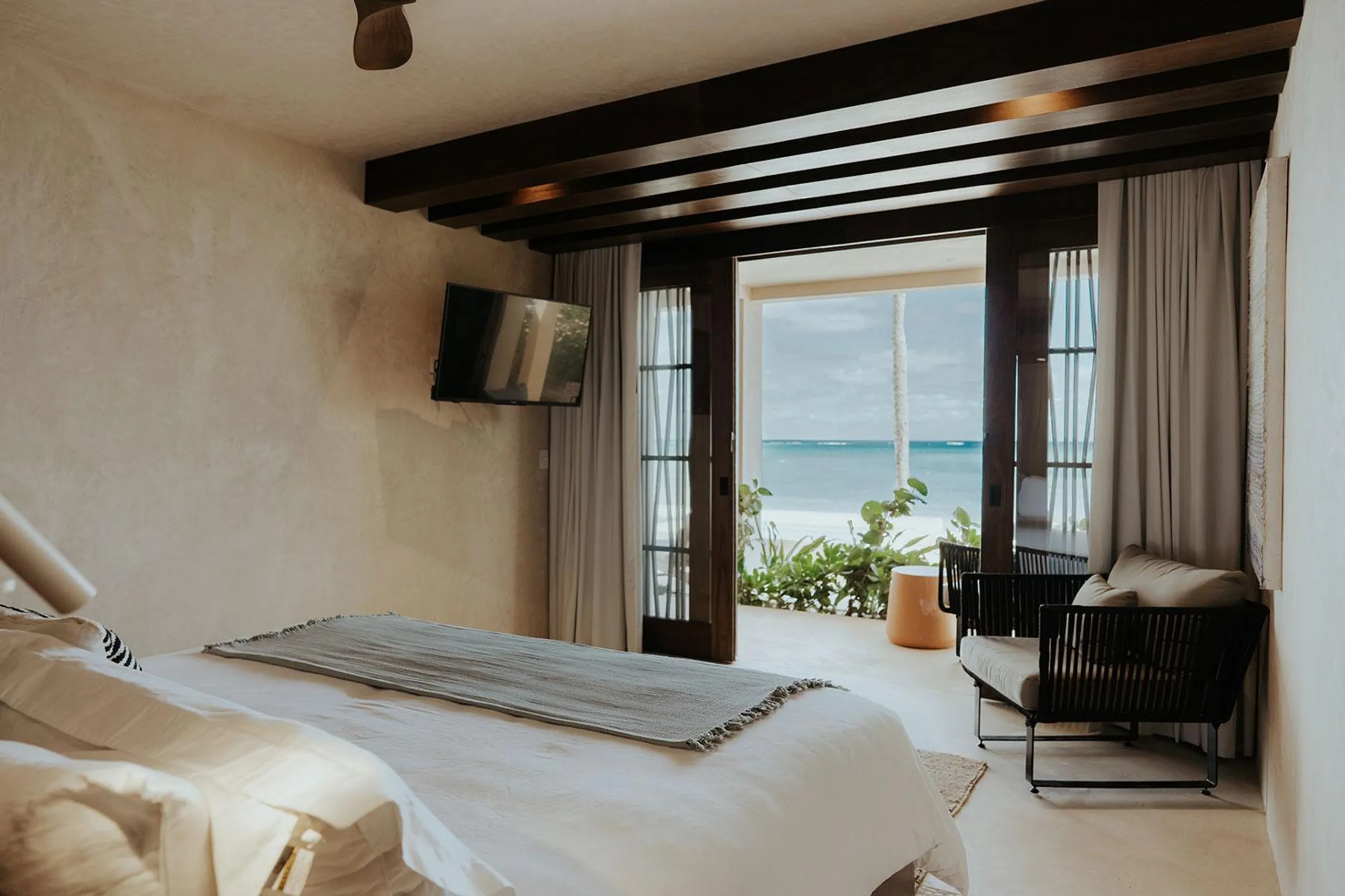 Enchanting Eco-Luxe Chic Retreat with Private Pool and  Oceanic Delights — photograph 8