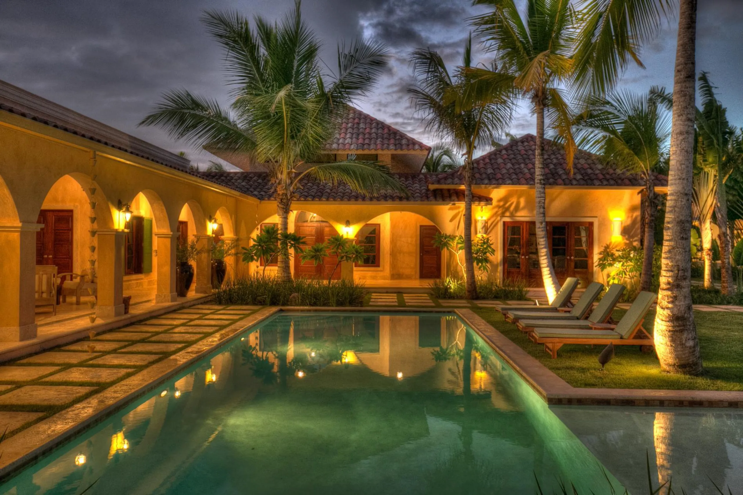 Spacious Tropical Villa with Private Swimming Pool and Spacious Living Areas — photograph 4
