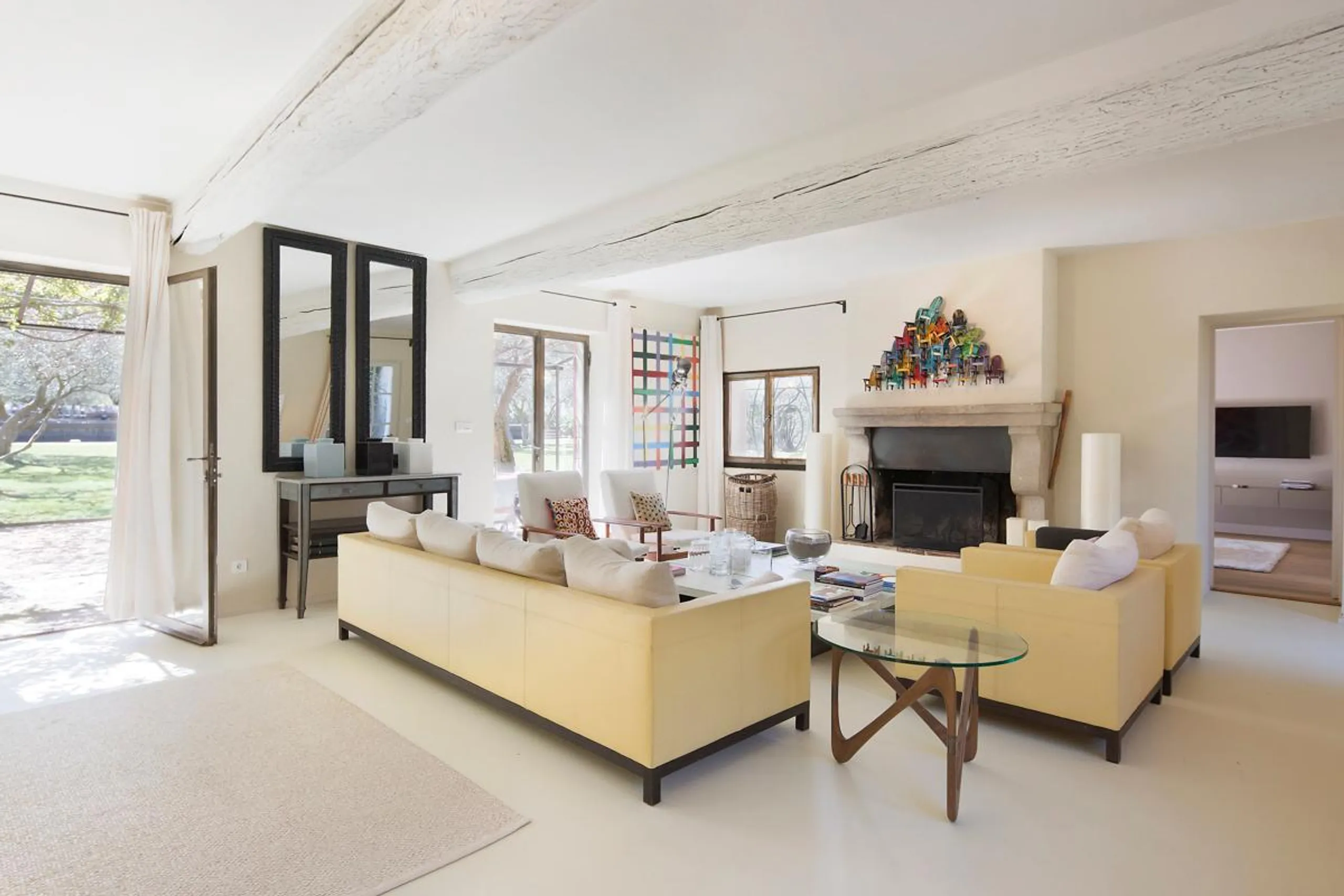 Splendid Seven Bedroom Villa in Provence with 24m Pool and Captivating Gardens — photograph 7