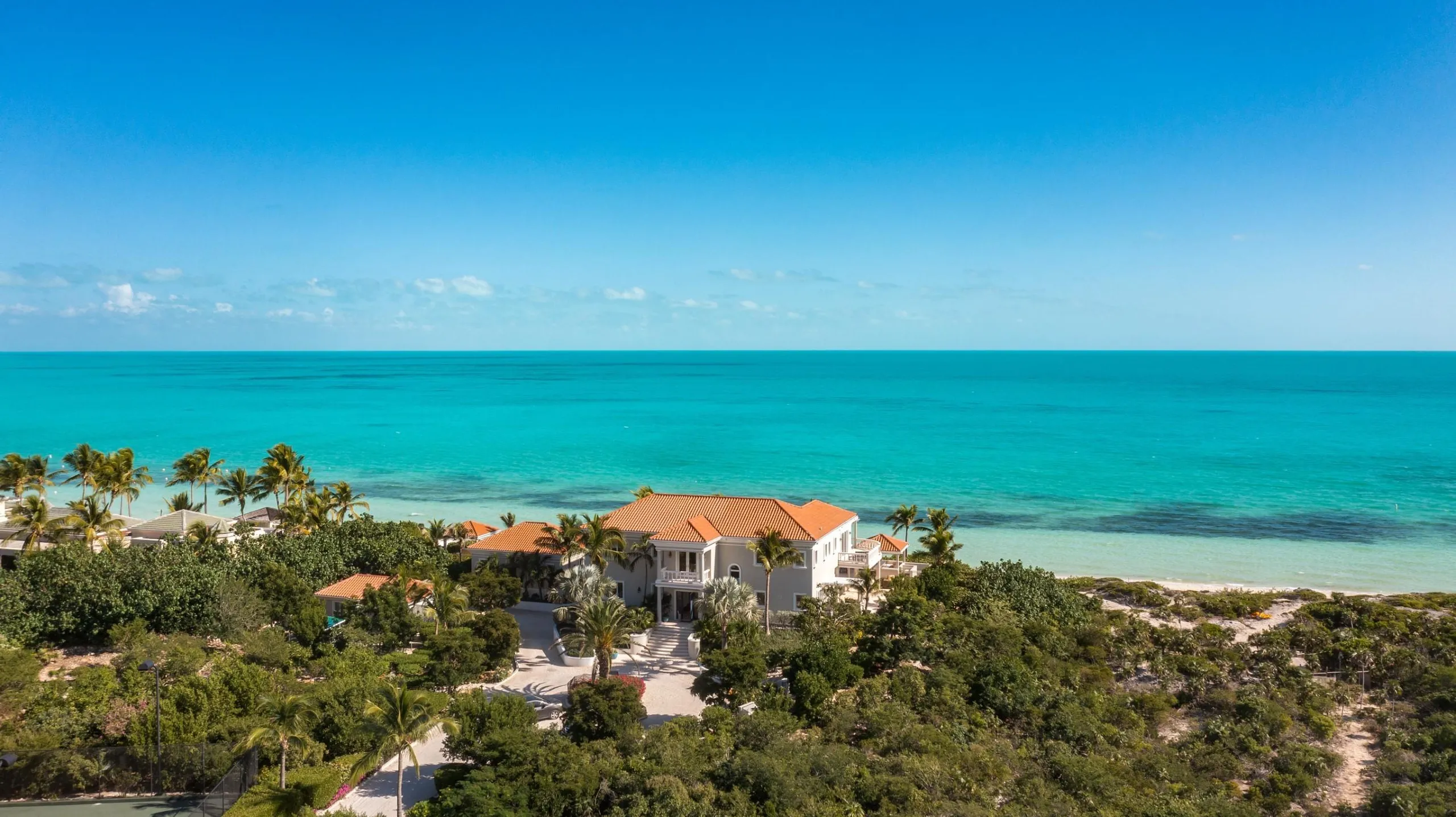 Stunning Luxury Estate in Long Bay with Oceanfront Views, Tennis, and Private Infinity Pool — photograph 7