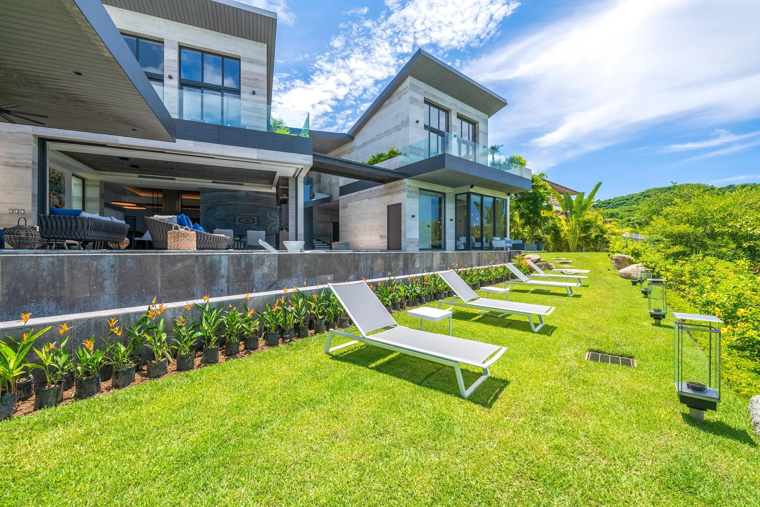 Iyari Exclusive Luxury Villa with Infinity Pool and Stunning Views — photograph 4