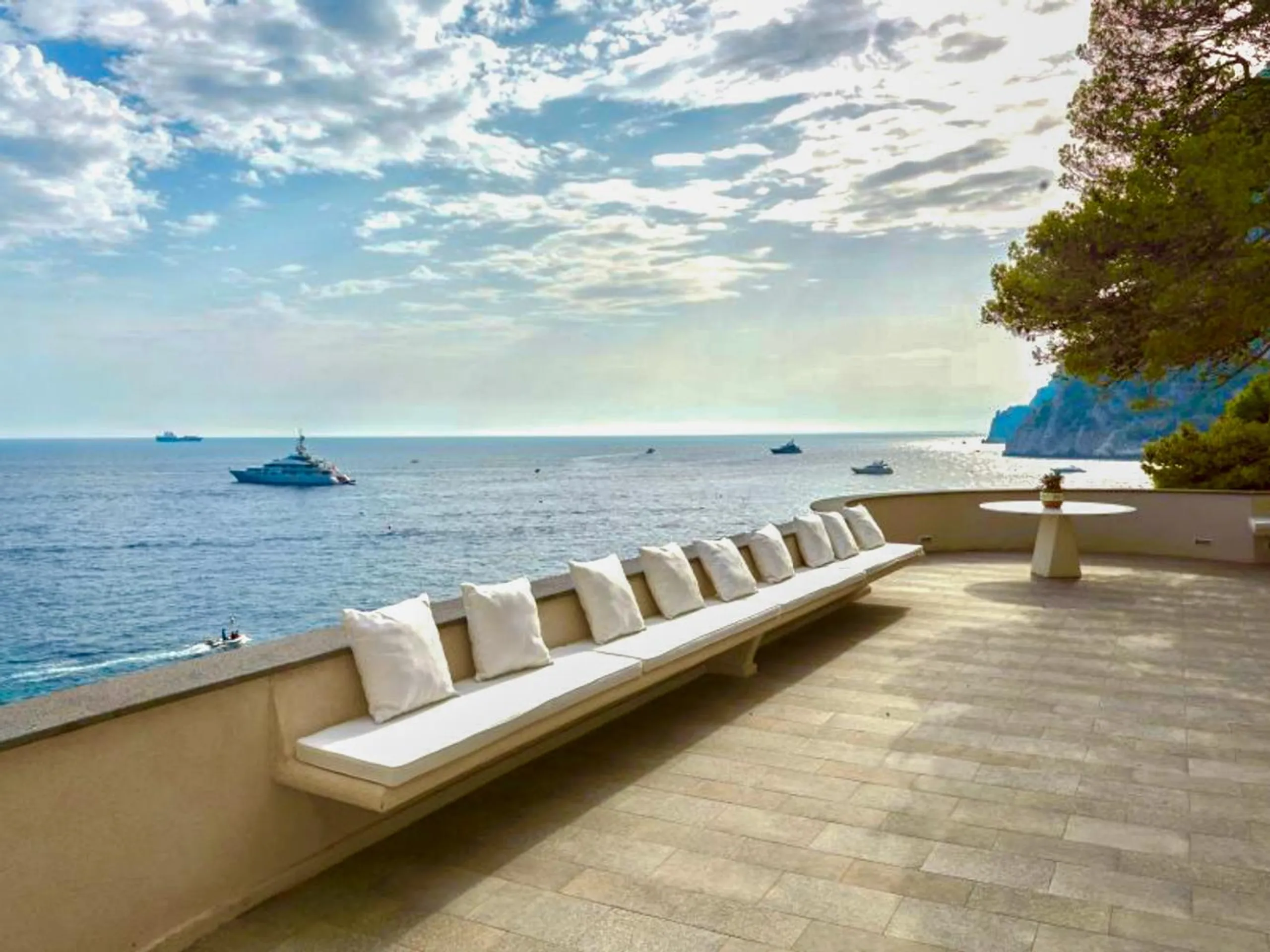 Superb Cliside Villa with Alfresco Dining and Unparalleled Capri Coast Views — photograph 10