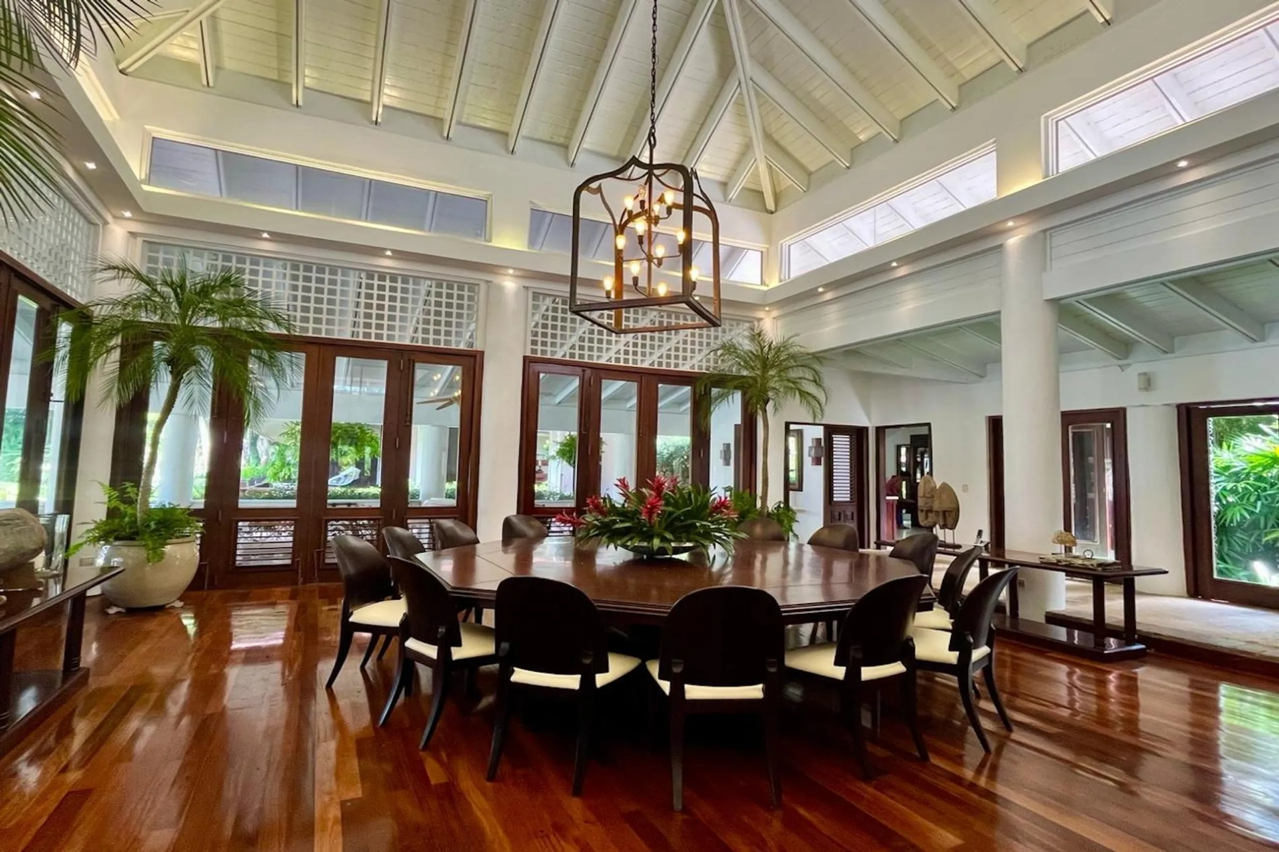 Caribbean Oceanfront Villa with Pool and Stunning Views — photograph 12