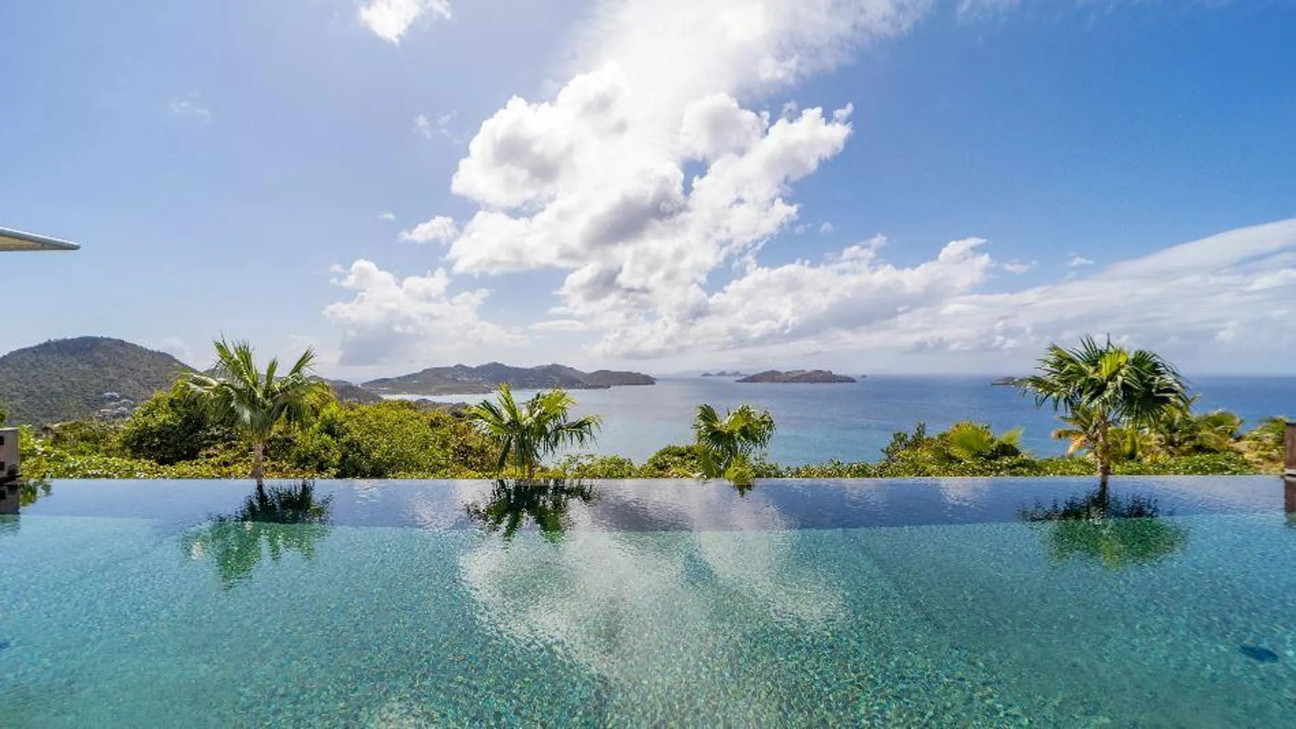 Gleaming Secluded Garden Villa in St. Barts with Private Pool and Ocean Views — photograph 2