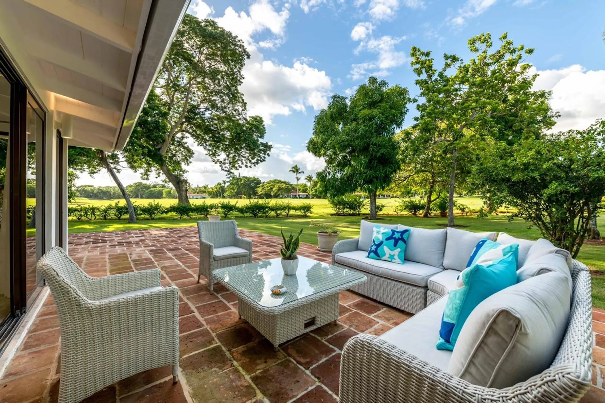 Deluxe Relaxation in Casa de Campo with Secluded Pool, Jacuzzi and Golf Course Nearby, La Romana