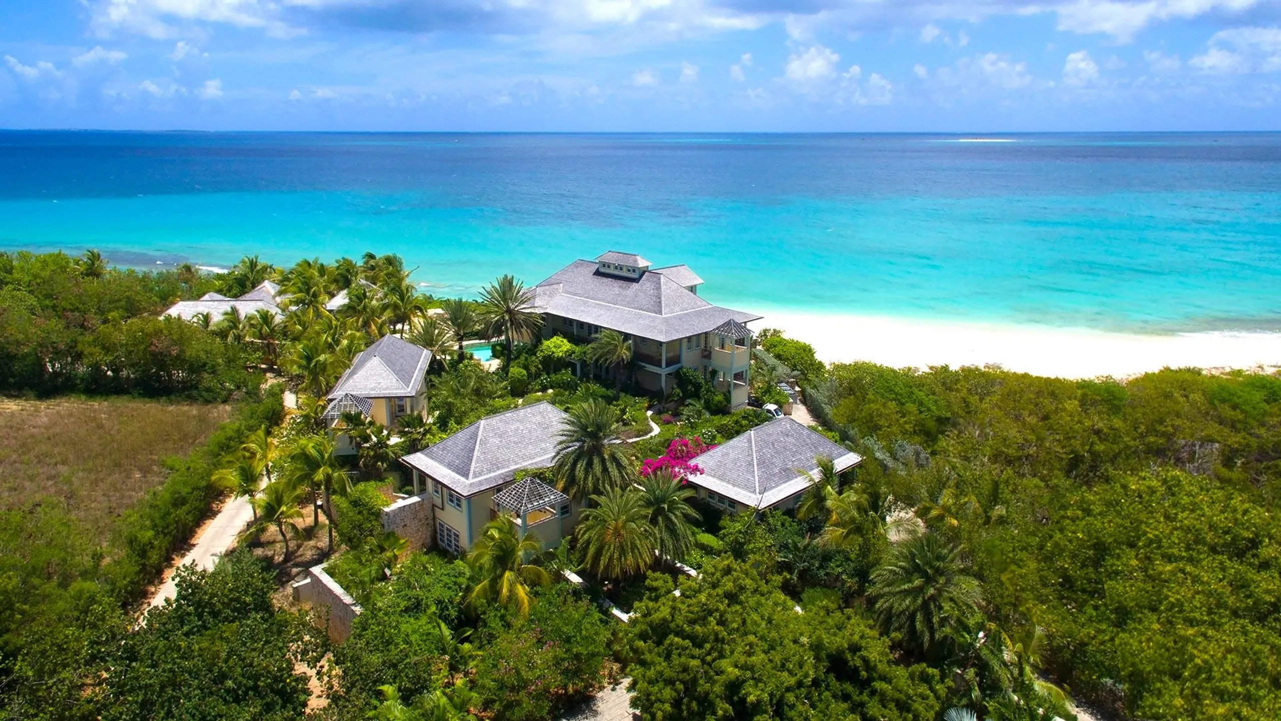 Stunning Beachfront Villa on Long Bay's Golden Sands — photograph 2