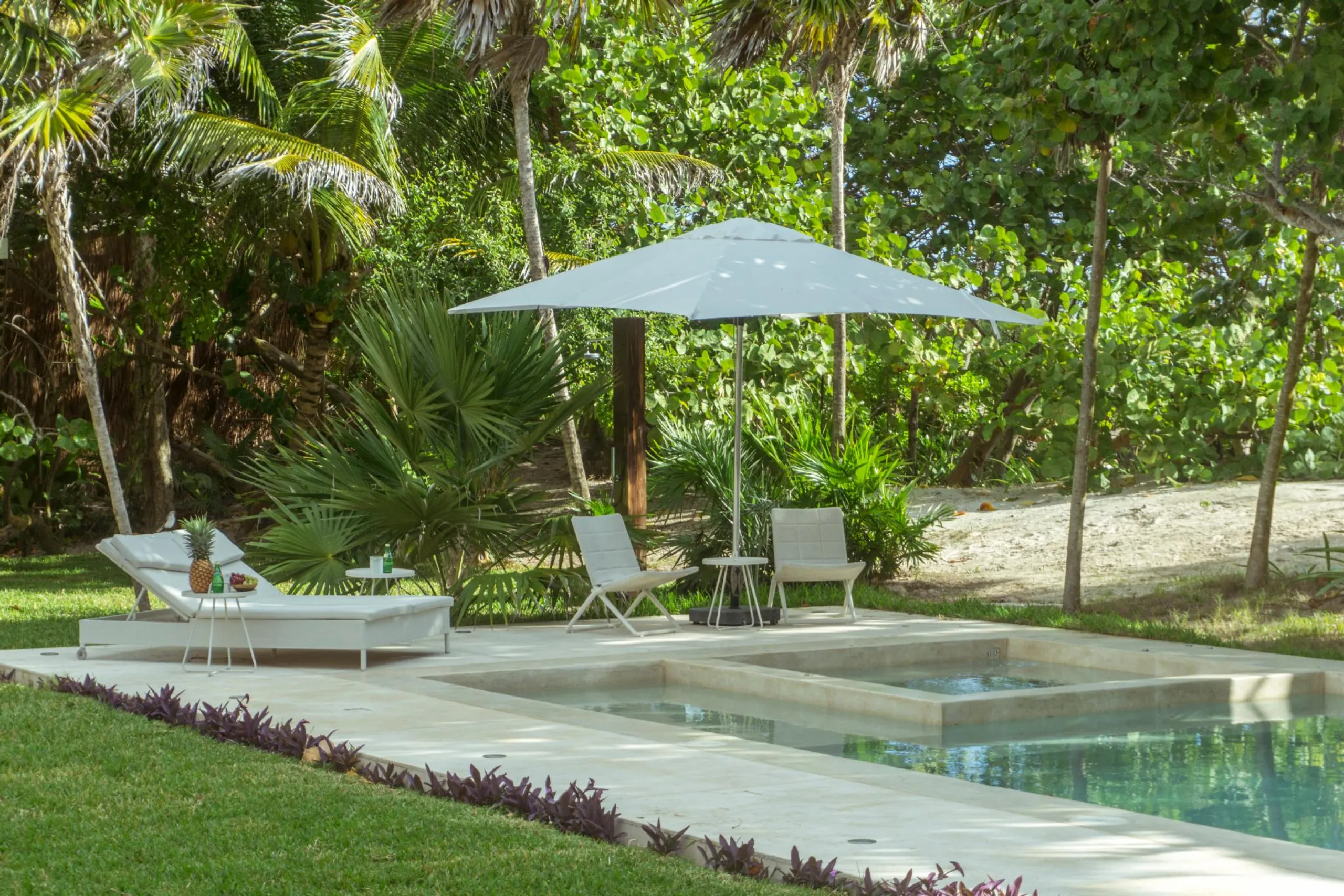 Luxury Tulum Lagoon Estate with Private Pool in Lush Oasis — photograph 5