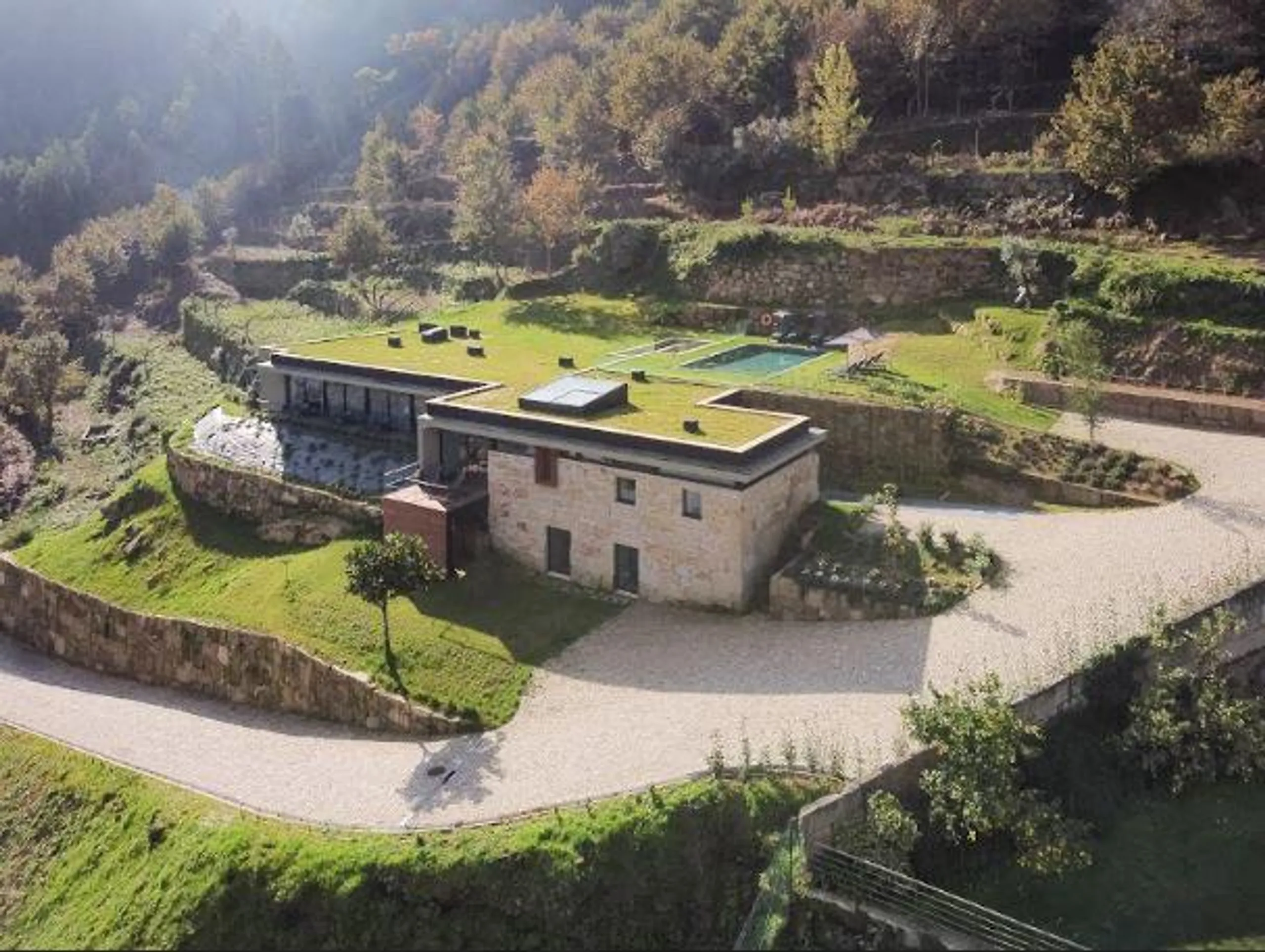 Stunning Luxury Estate with Private Pool and Panoramic River Views — photograph 2