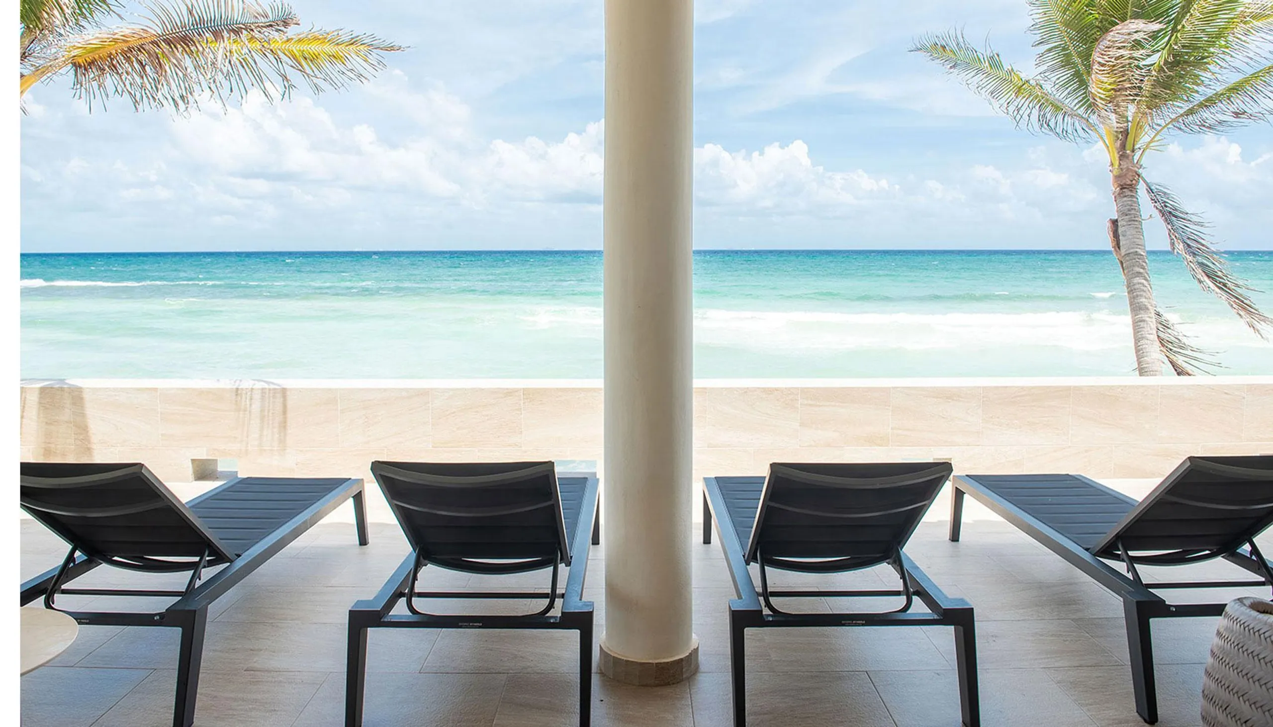 Luxury Beach Front Villa with Private Plunge Pool and Magnificent Ocean Views — photograph 4