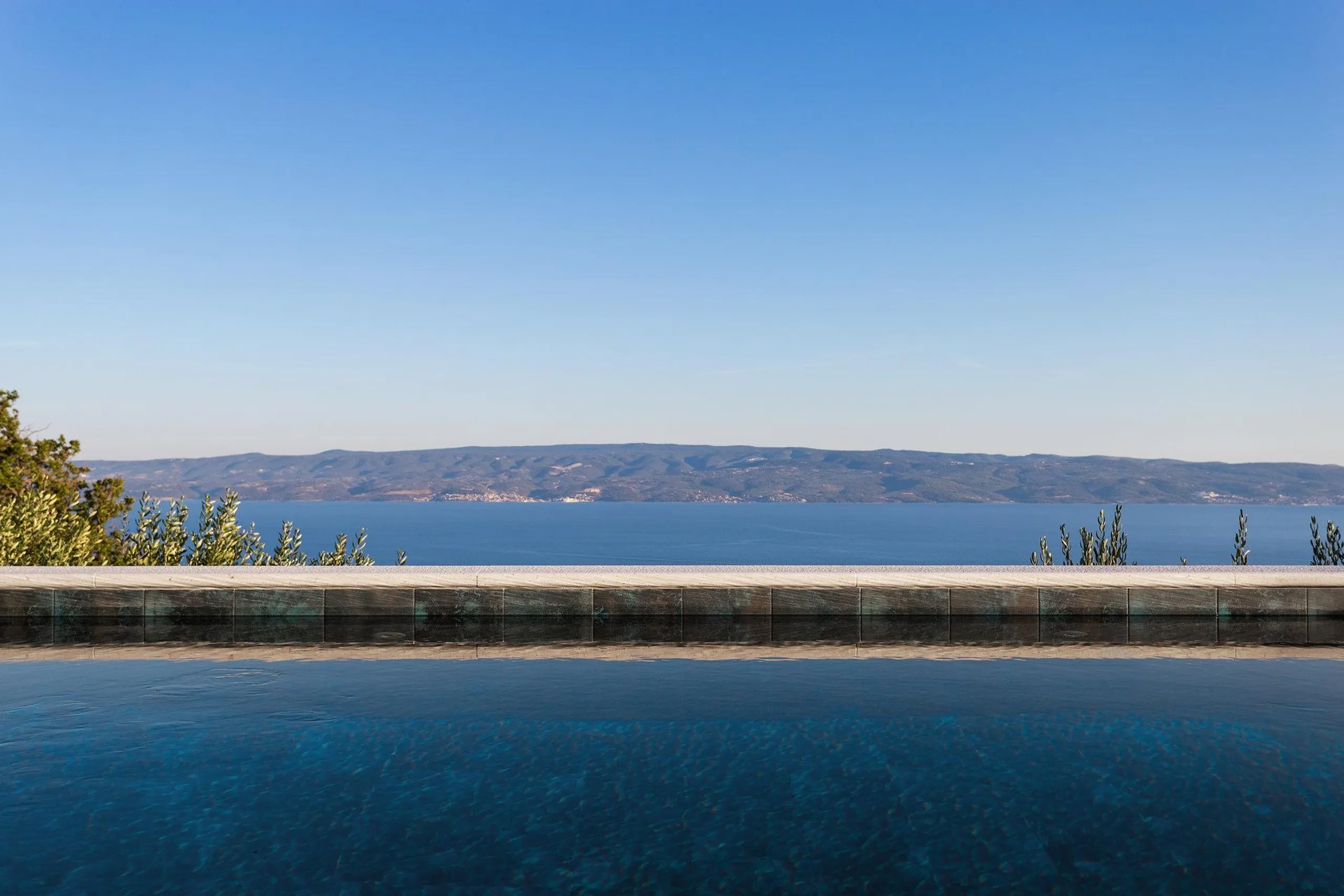 Princely 4-Star Villa with Private Pool and Mountain Views near Split — photograph 6