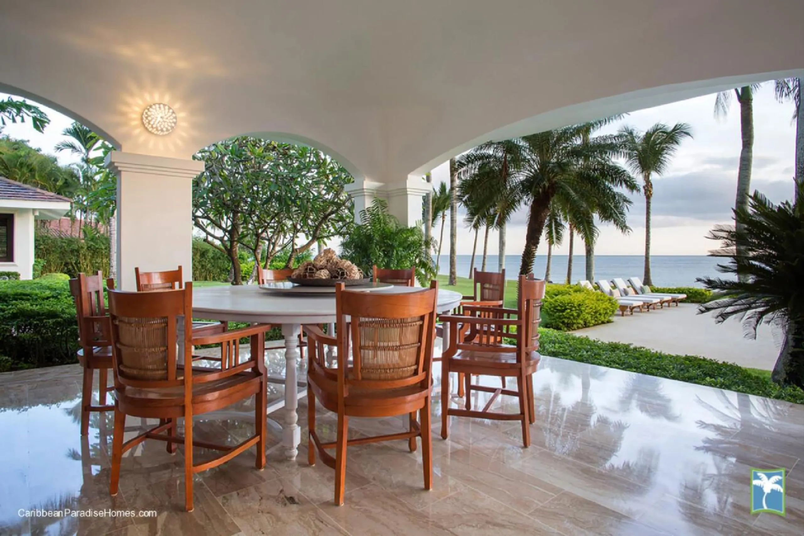 Majestic Oceanfront Villa with Private Pool and Fitness Room — photograph 6