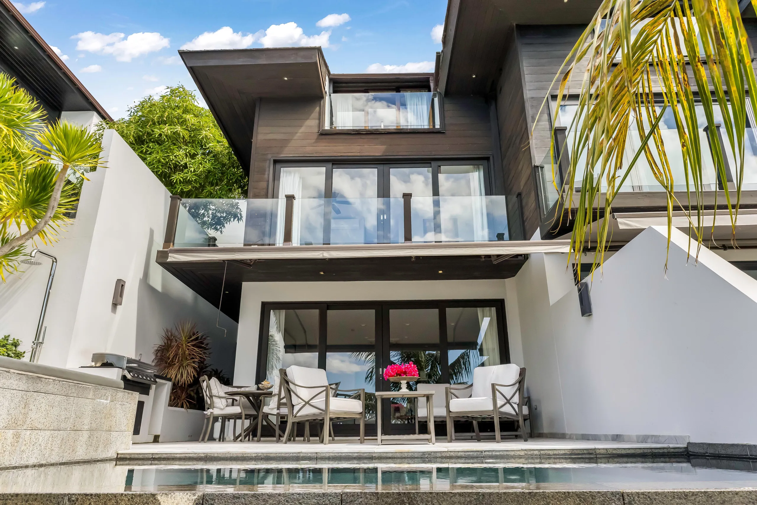 Refreshing Beachfront Villa with Infinity Pool and Private Beach Access, Antigua