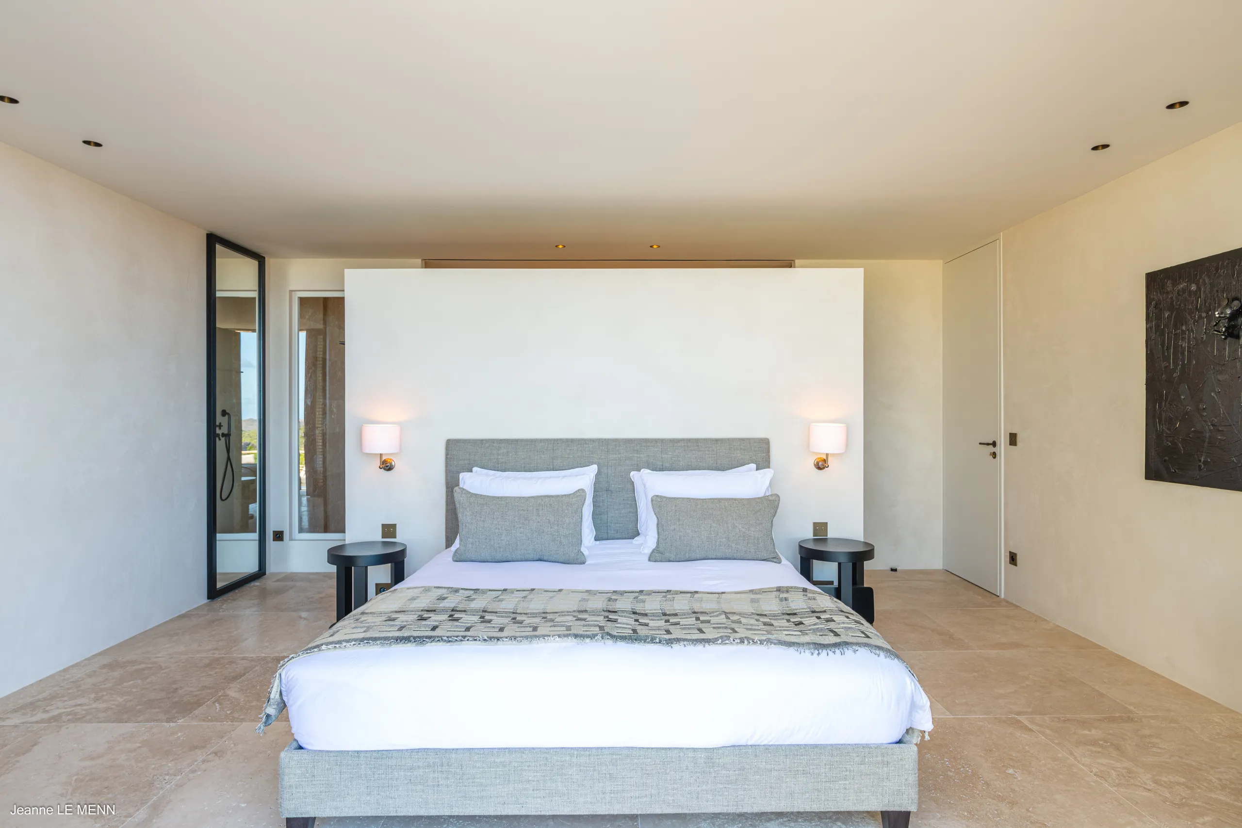 Sleek Lurin Villa with Private Infinity Pool & Bay Views — photograph 7