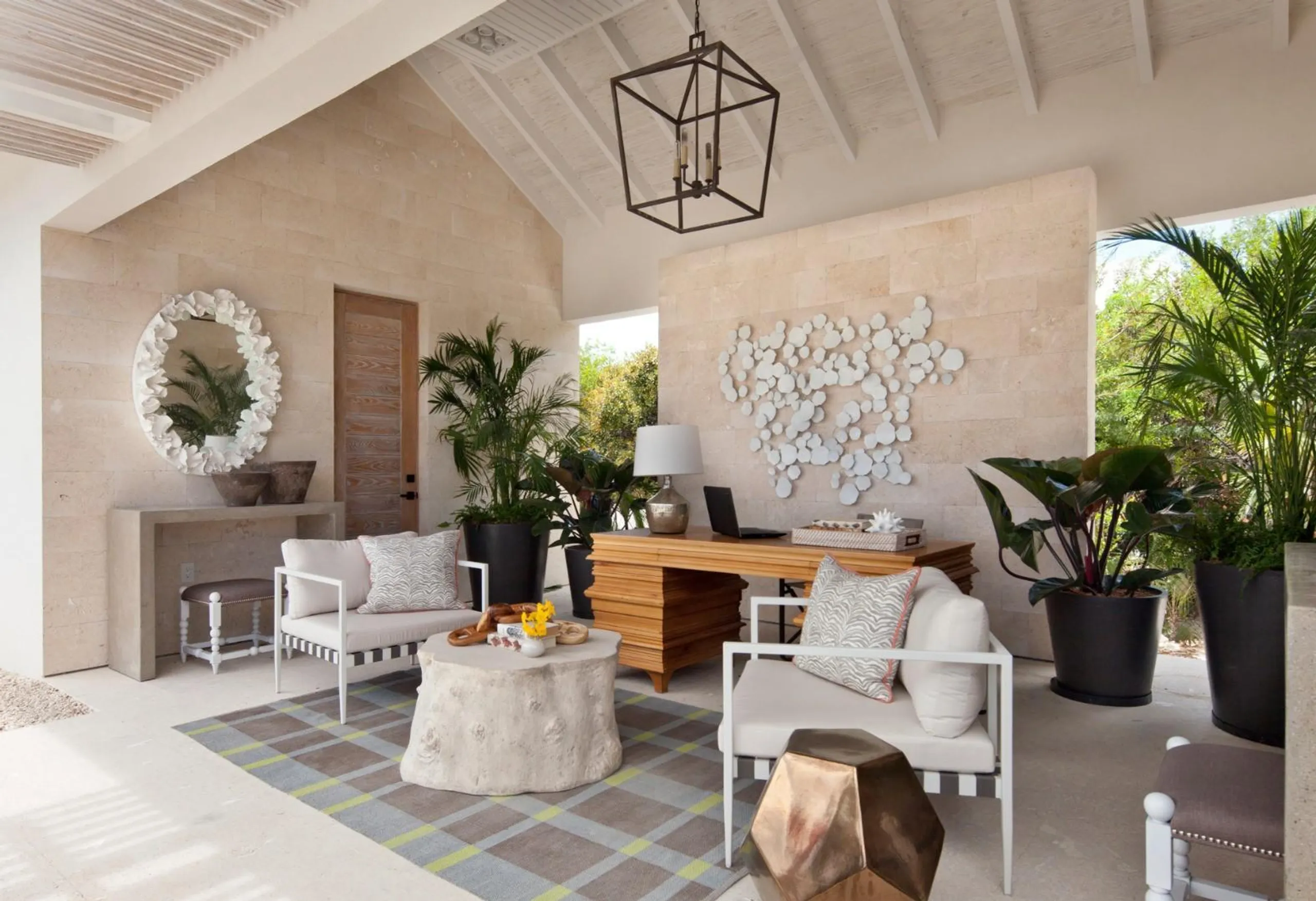 Pristine Grace Bay Beach Villa with Infinity Pool and Immersive Turks and Caicos Panoramas — photograph 7