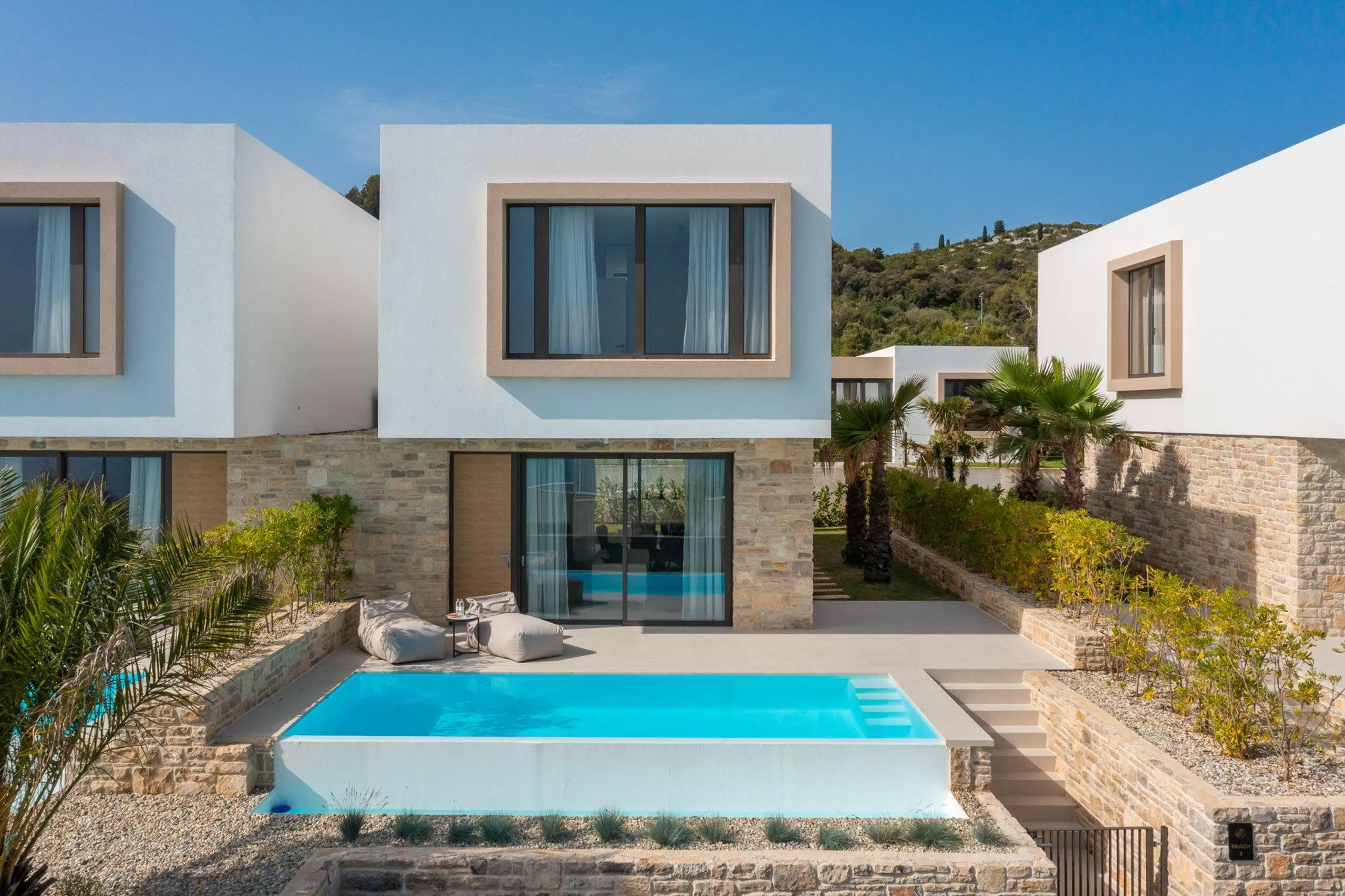 Exquisite Villa with Pool  and Crystal-Clear Sea Views — photograph 4