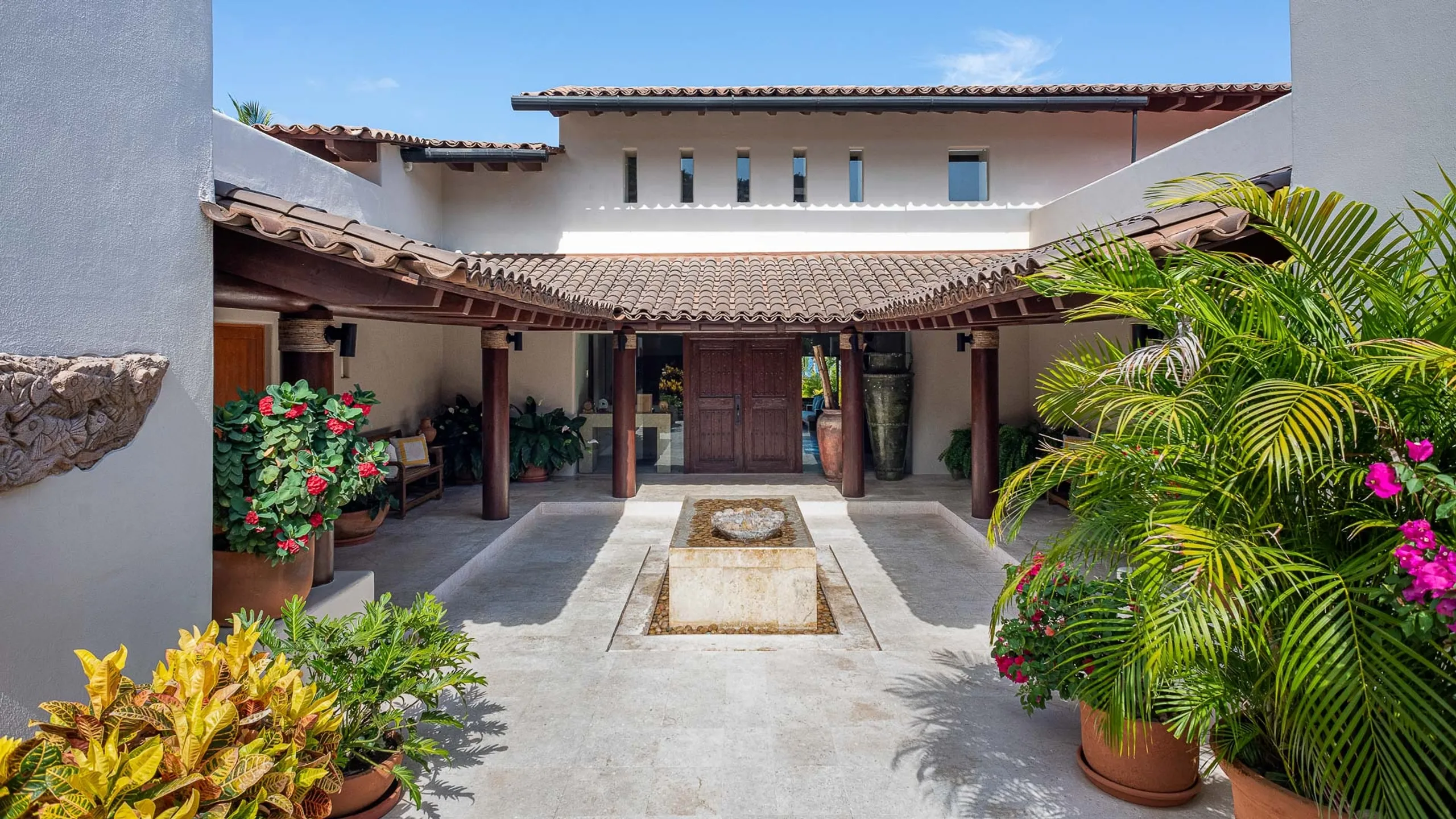 Exquisite Four Seasons Punta Mita Villa with Heated Pool, Jacuzzi & Ocean Views — photograph 4