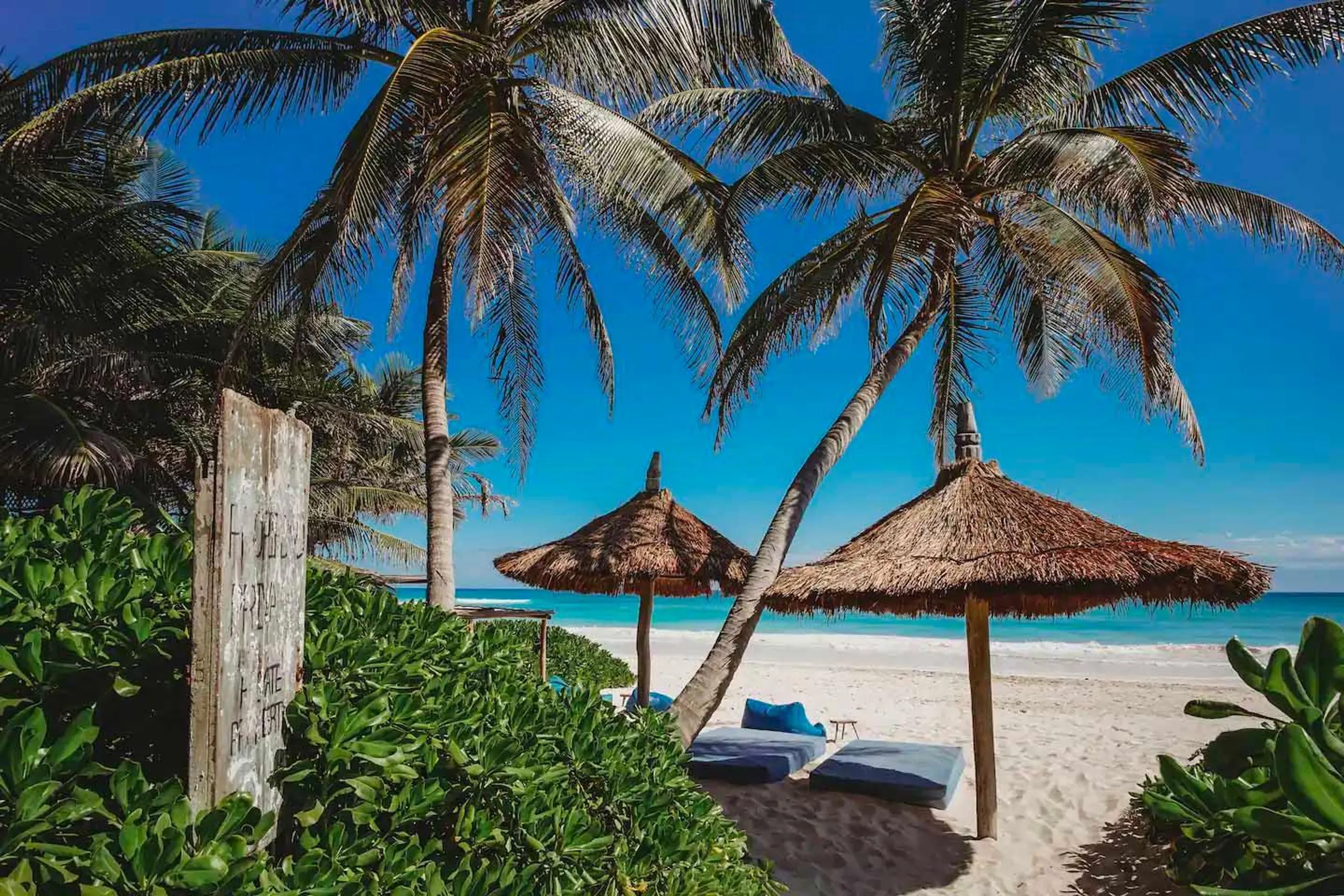 Quatros Casas Tulum Compound with Private Pools and Beach Front Access — photograph 2