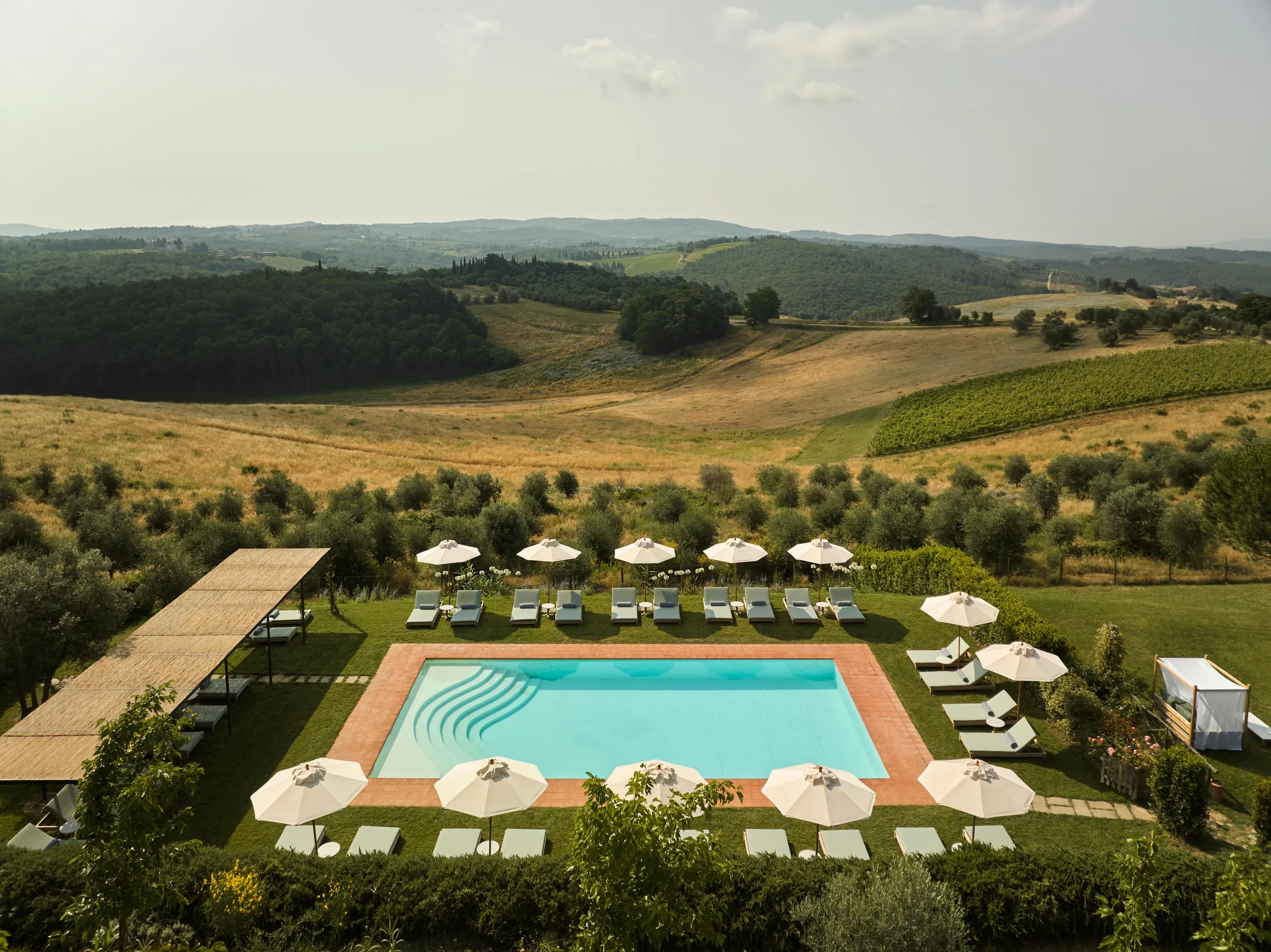Tuscany Farmhouse Estate with Crystalline Pool and Gorgeous Views — photograph 4