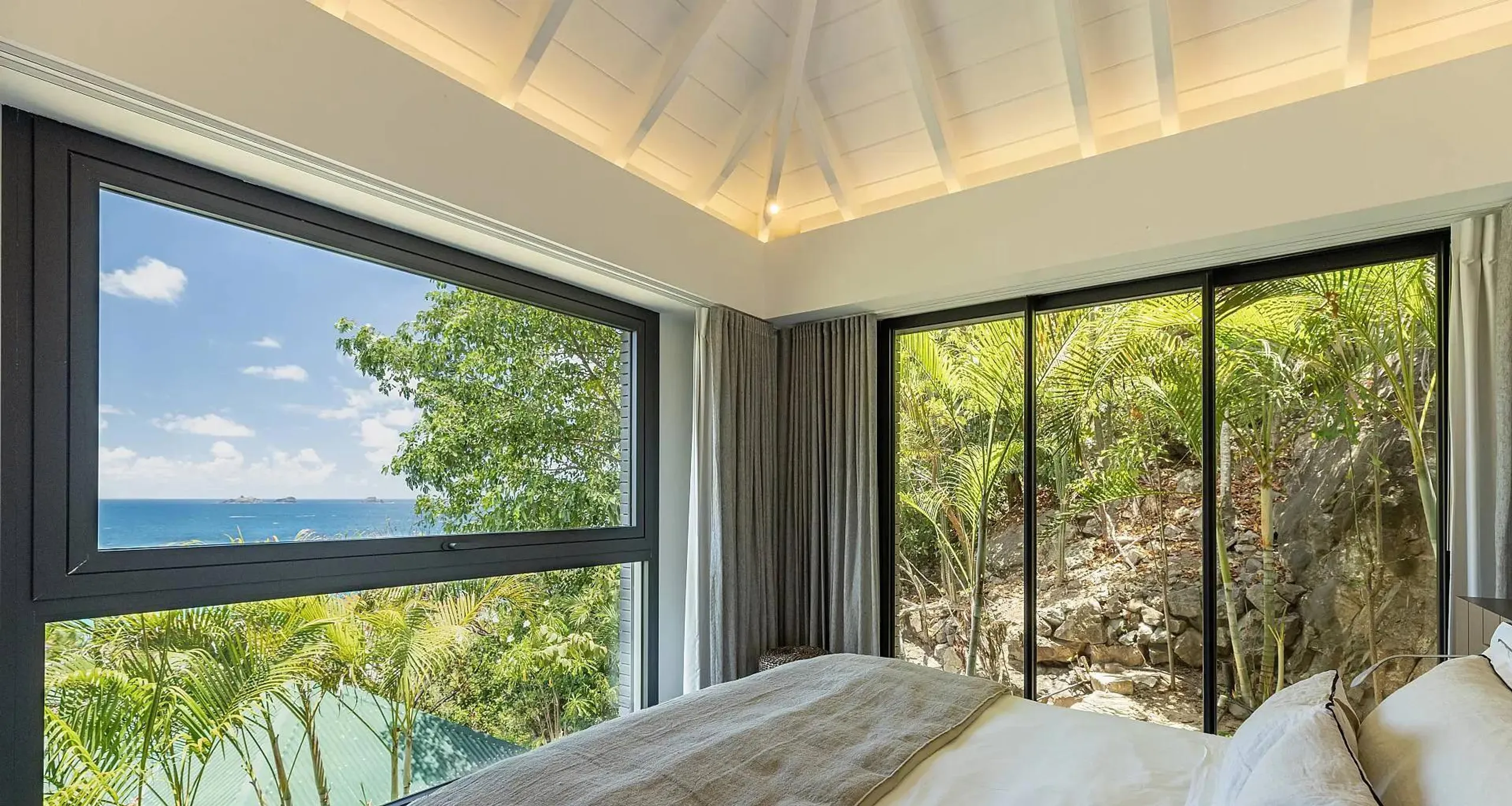 Elegant View Estate with Private Pool and Sweeping Ocean Views — photograph 10