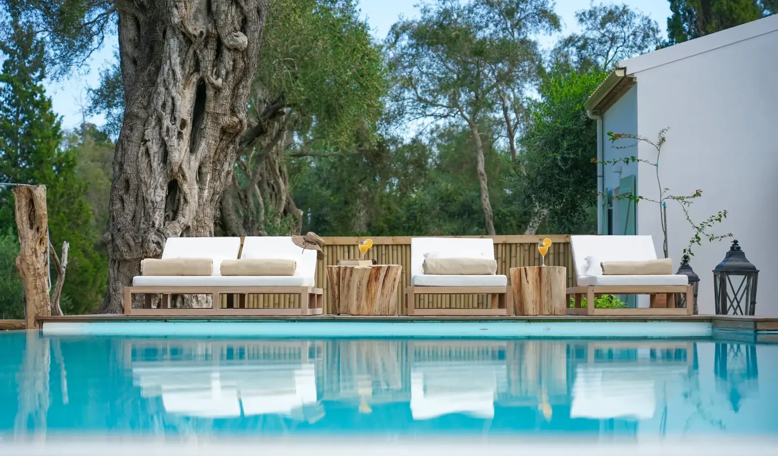 Sumptuous Retreat with Panoramic Ocean Views, and  Infinity Pool — photograph 5