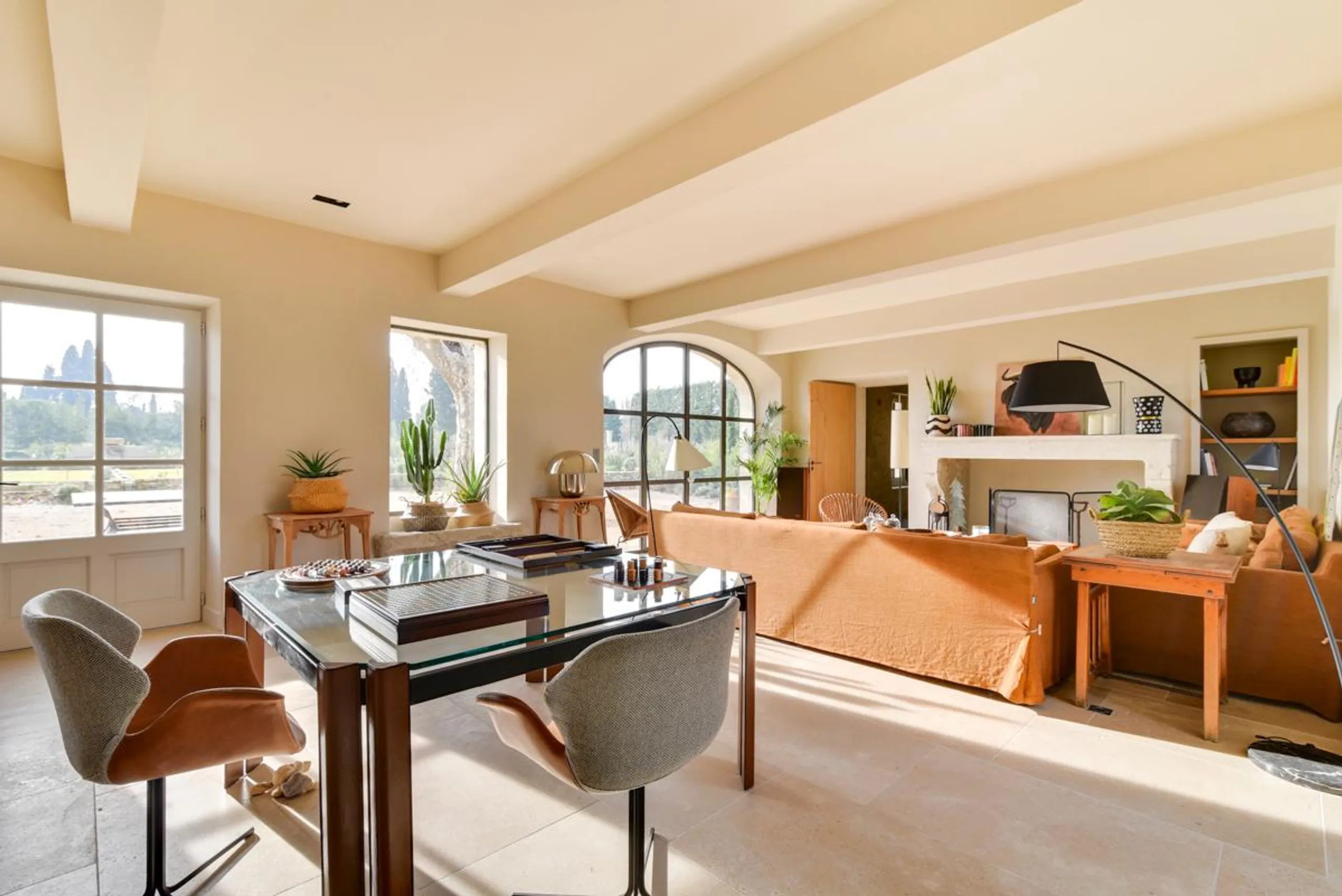Serene Seven Bedroom Villa with Private Pool and Garden Views — photograph 8
