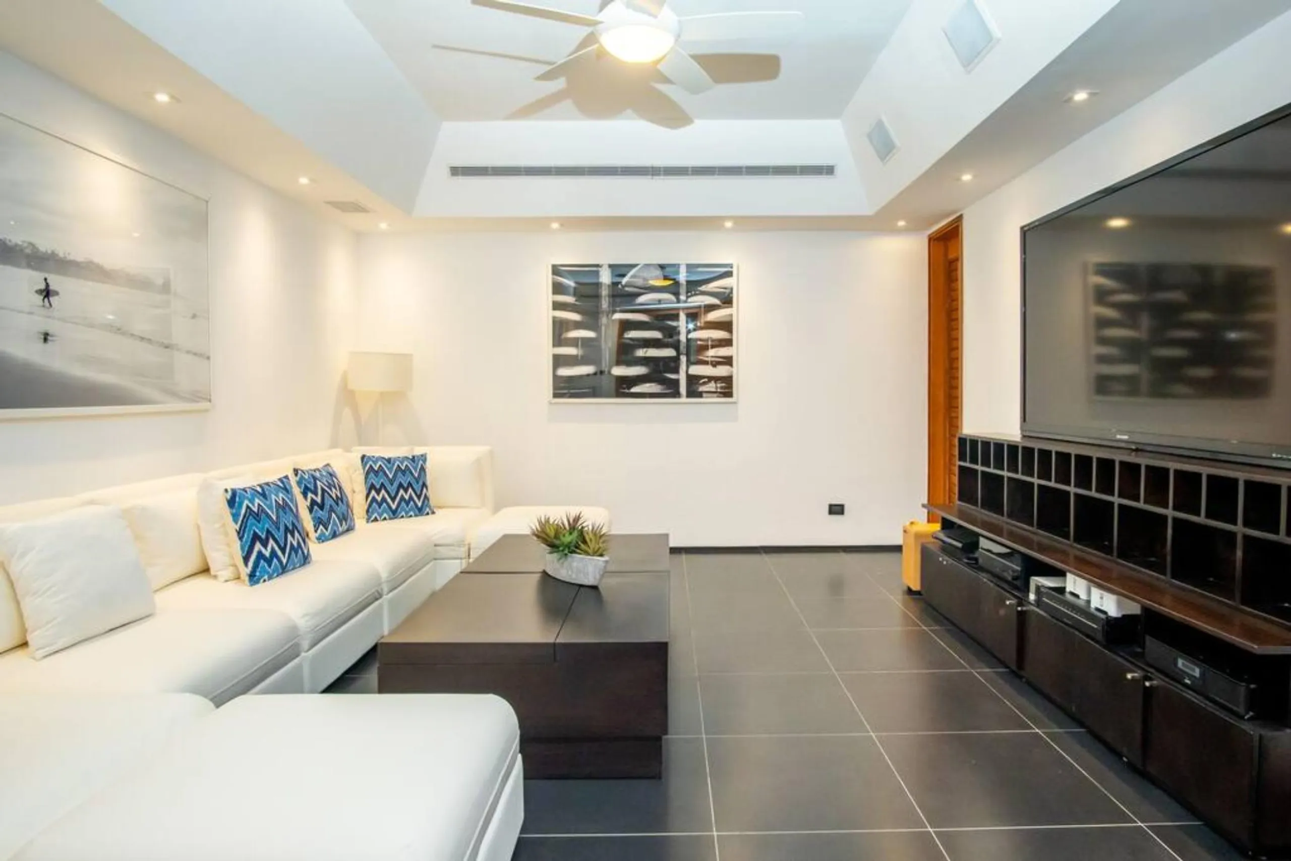 Luminous and Lush Paradise Villa with Private Pool and Stunning Views — photograph 8