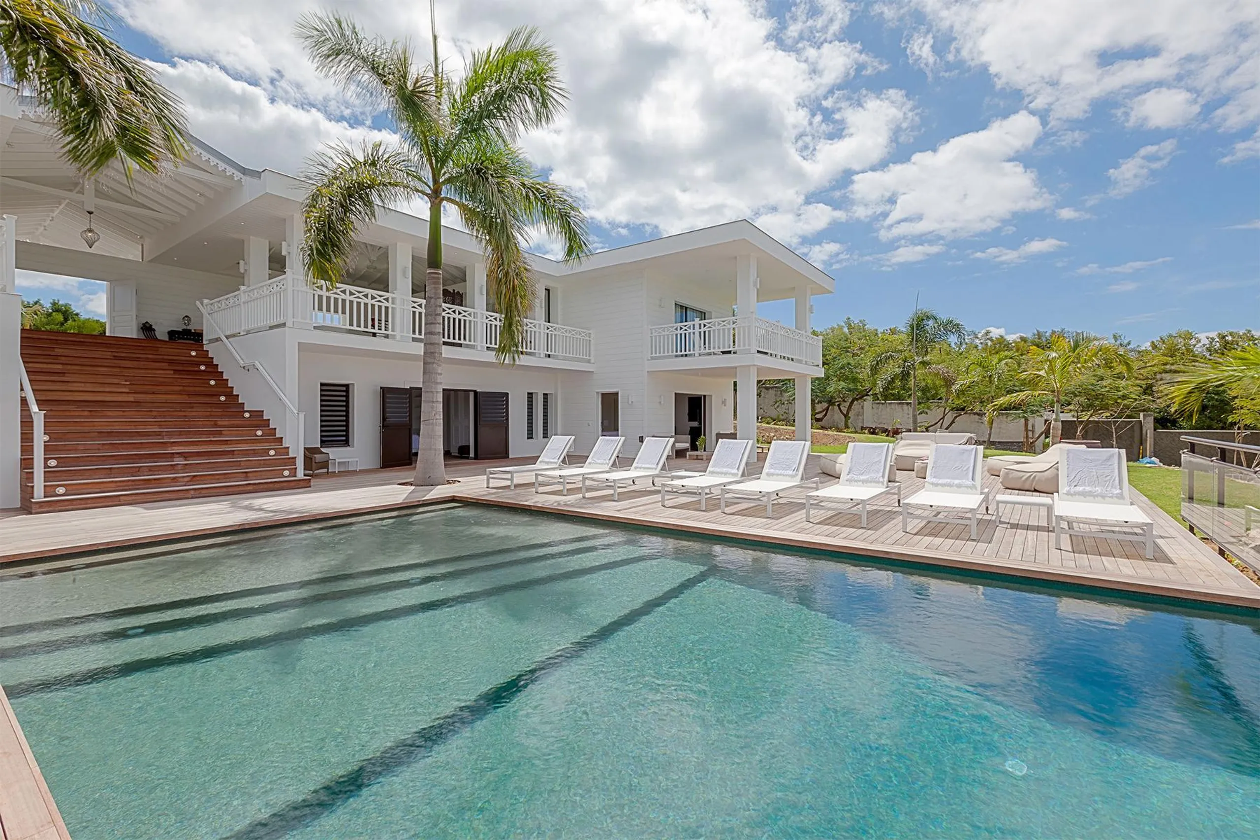 Elegant Twin Palm Villa with Private Pool and Infinity Views — photograph 11