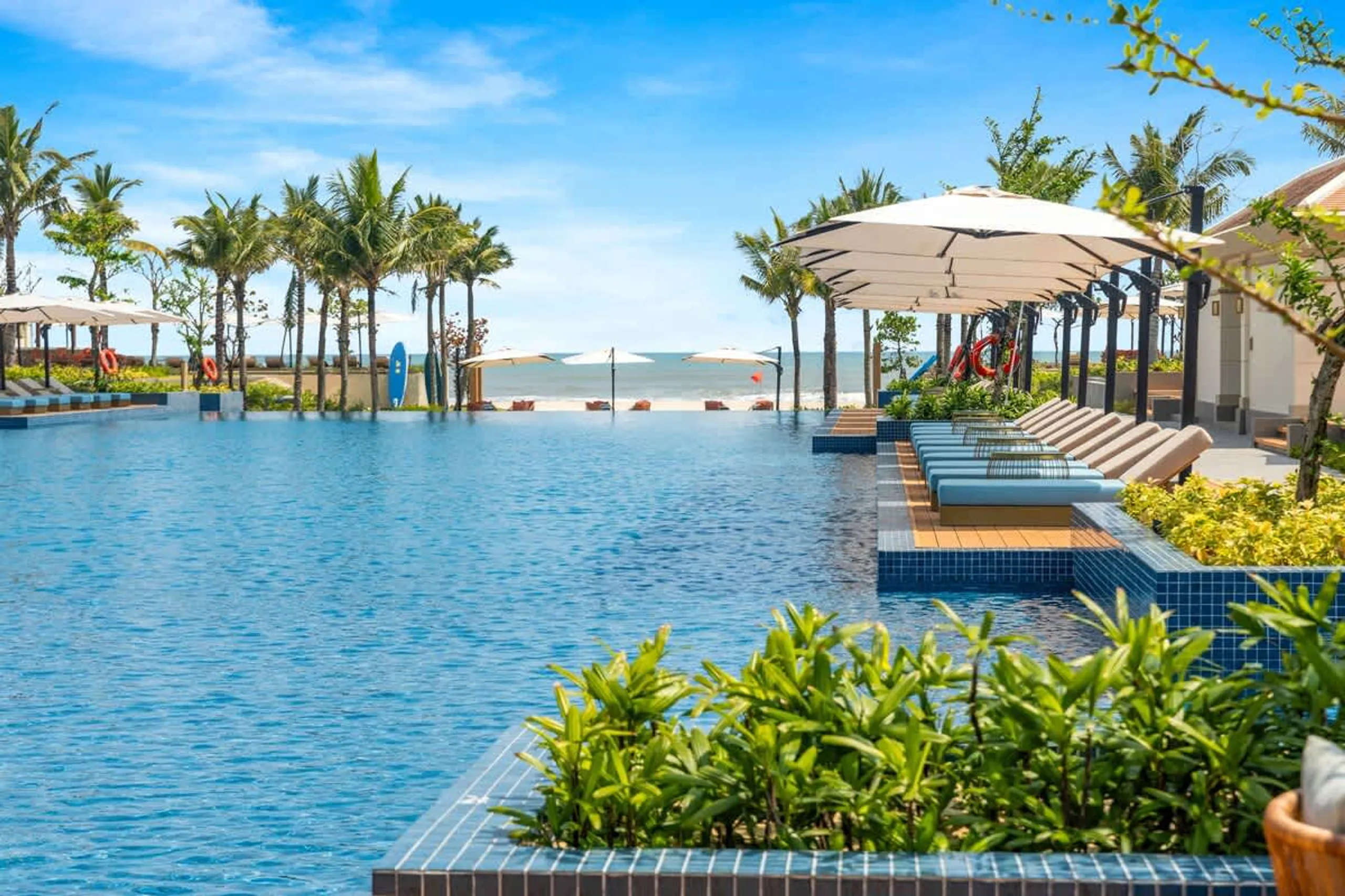 Phenomenal Oceanfront Villa with Private Pool & 5-Star Resort Amenities — photograph 3