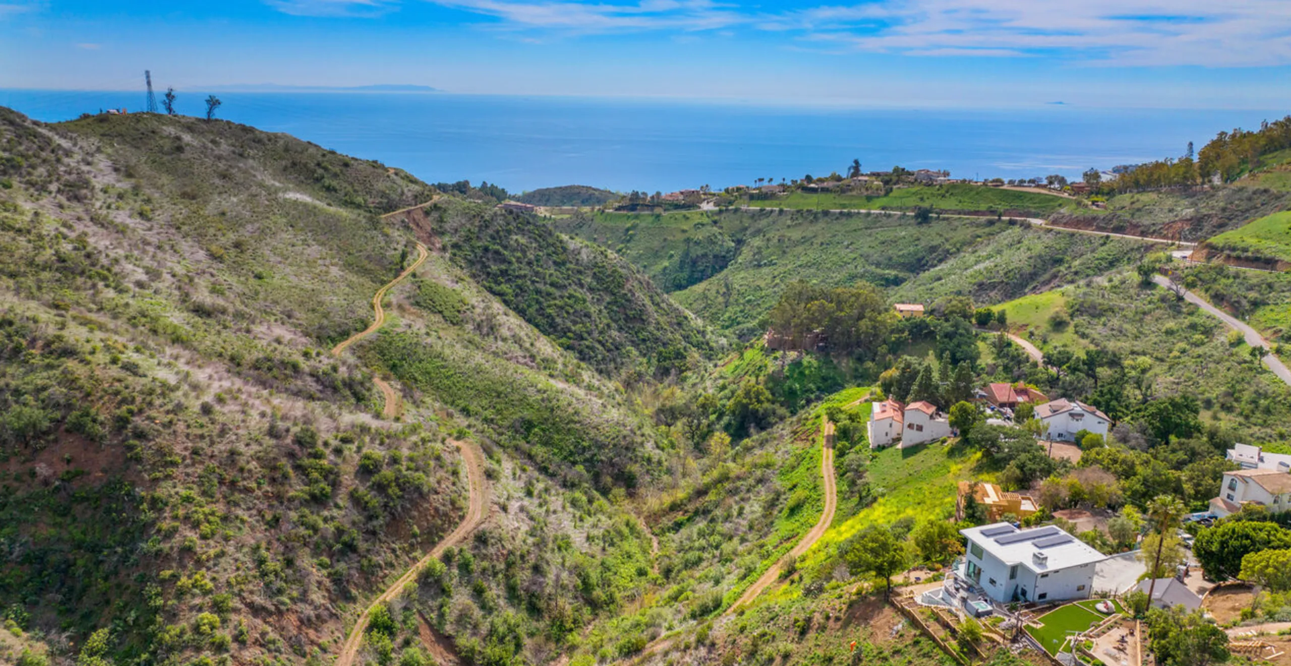 Majestic Malibu Smart Home with Ocean, Canyon & Mountain View Villa — photograph 6
