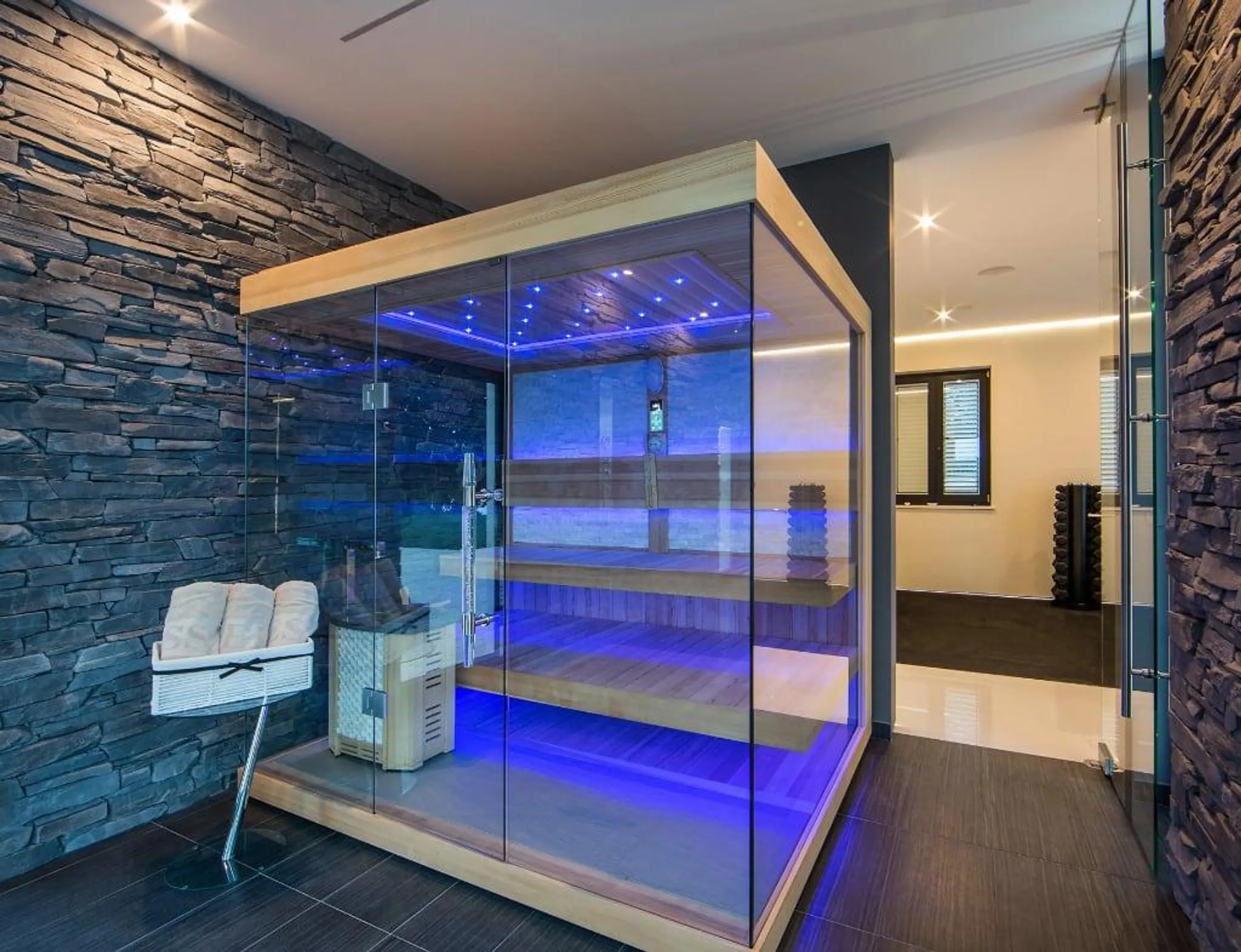 Spectacular 5-Star Villa with Private Infinity Pool, Spa, and Helicopter Access — photograph 8