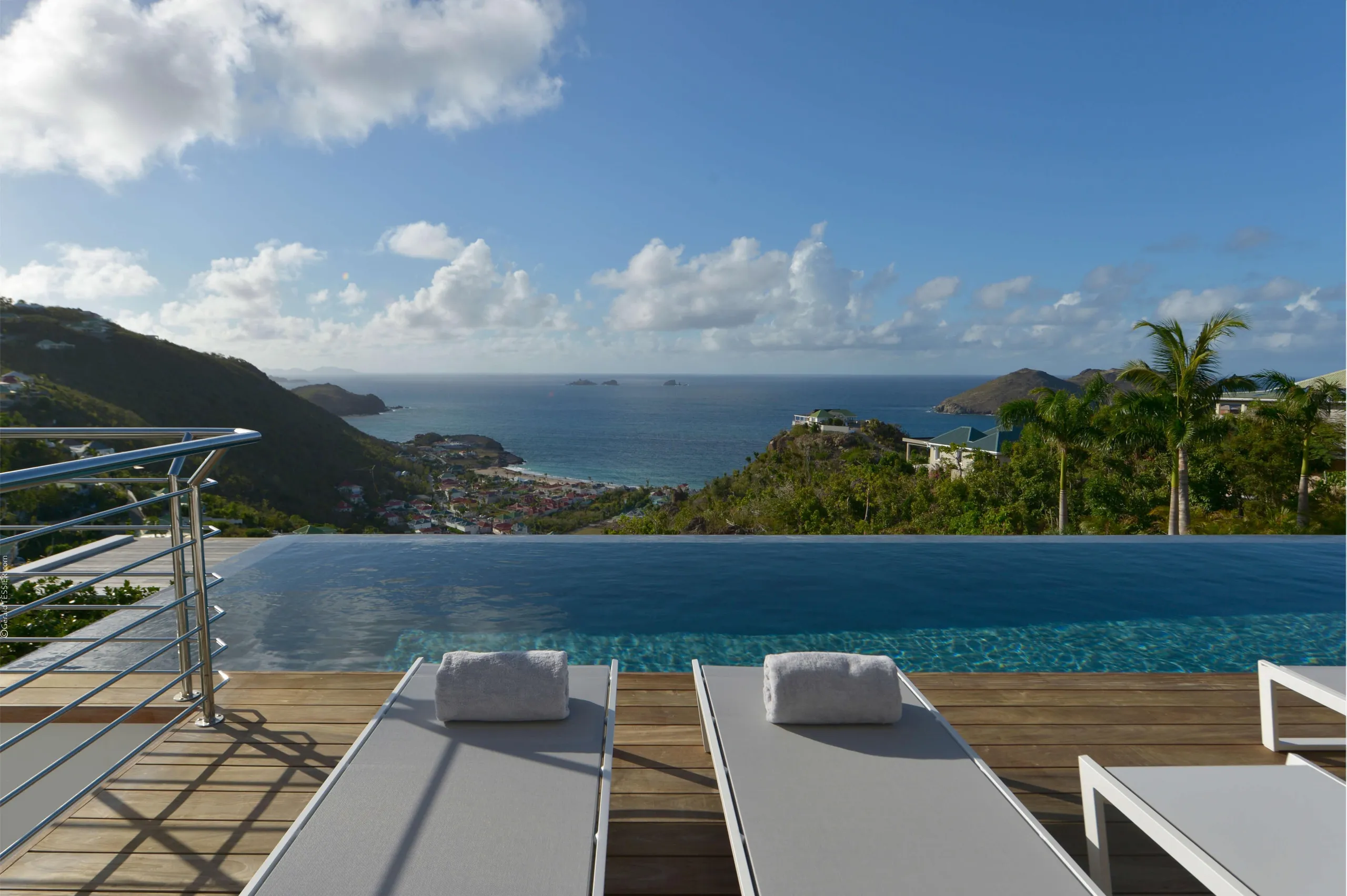 Luxe Hillside Haven with Infinity Pool and Panoramic Ocean Views — photograph 3