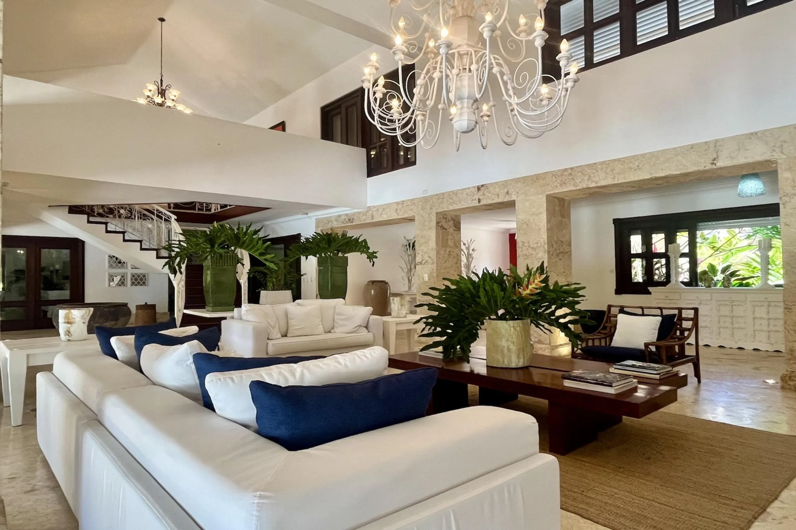 Majestic Grand Villa with Private Pool and Par-3 Golf Hole — photograph 10