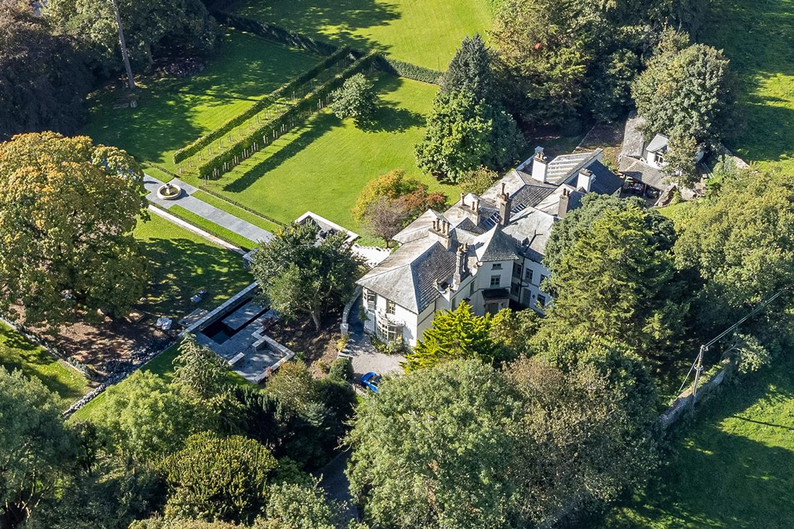 Sophisticated Lake District Villa: Stunning Grounds, Private Spa, and Gourmet Kitchen — photograph 2