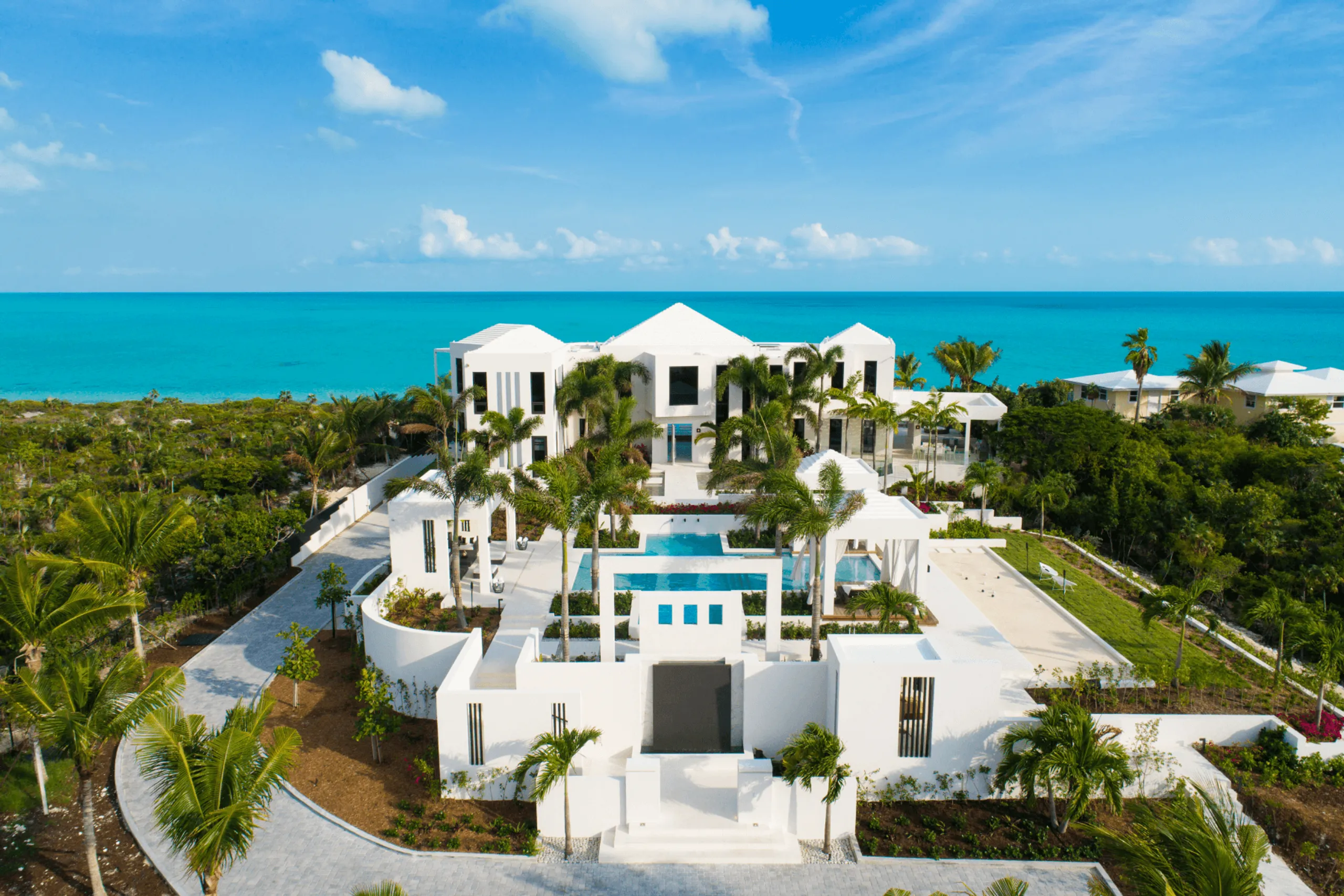Long Bay Beach Grand Luxe Estate with Infinity Pool and Stunning Ocean Views, Long Bay Beach