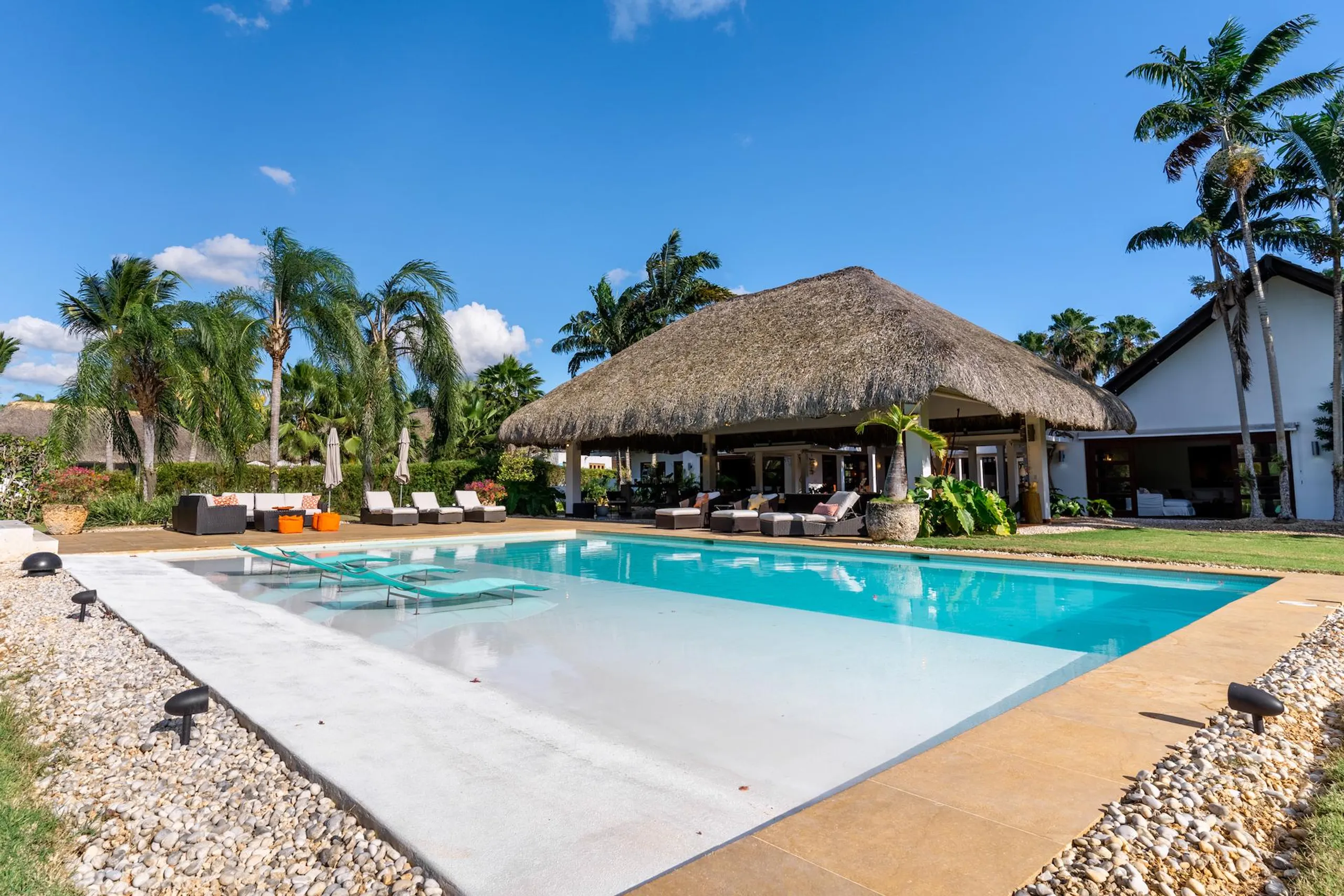Deluxe Paradise in Minitas Beach with Private Pool and Heated Jacuzzi, La Romana