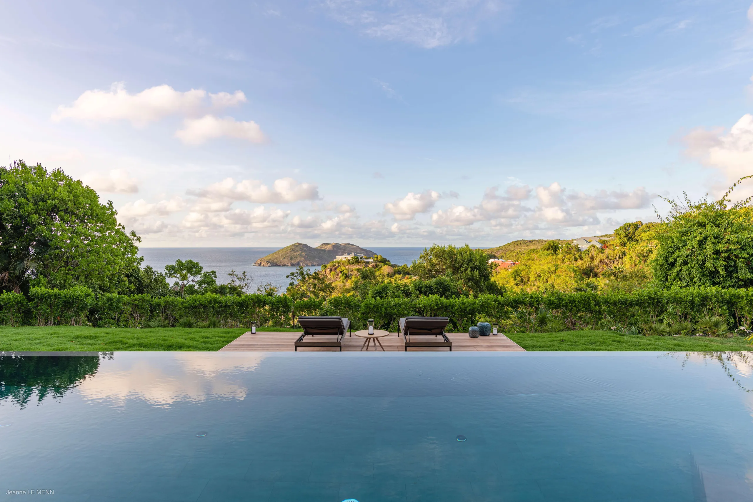 Exquisite Oceanfront Luxury Villa with Private Pool and Stunning Views — photograph 12