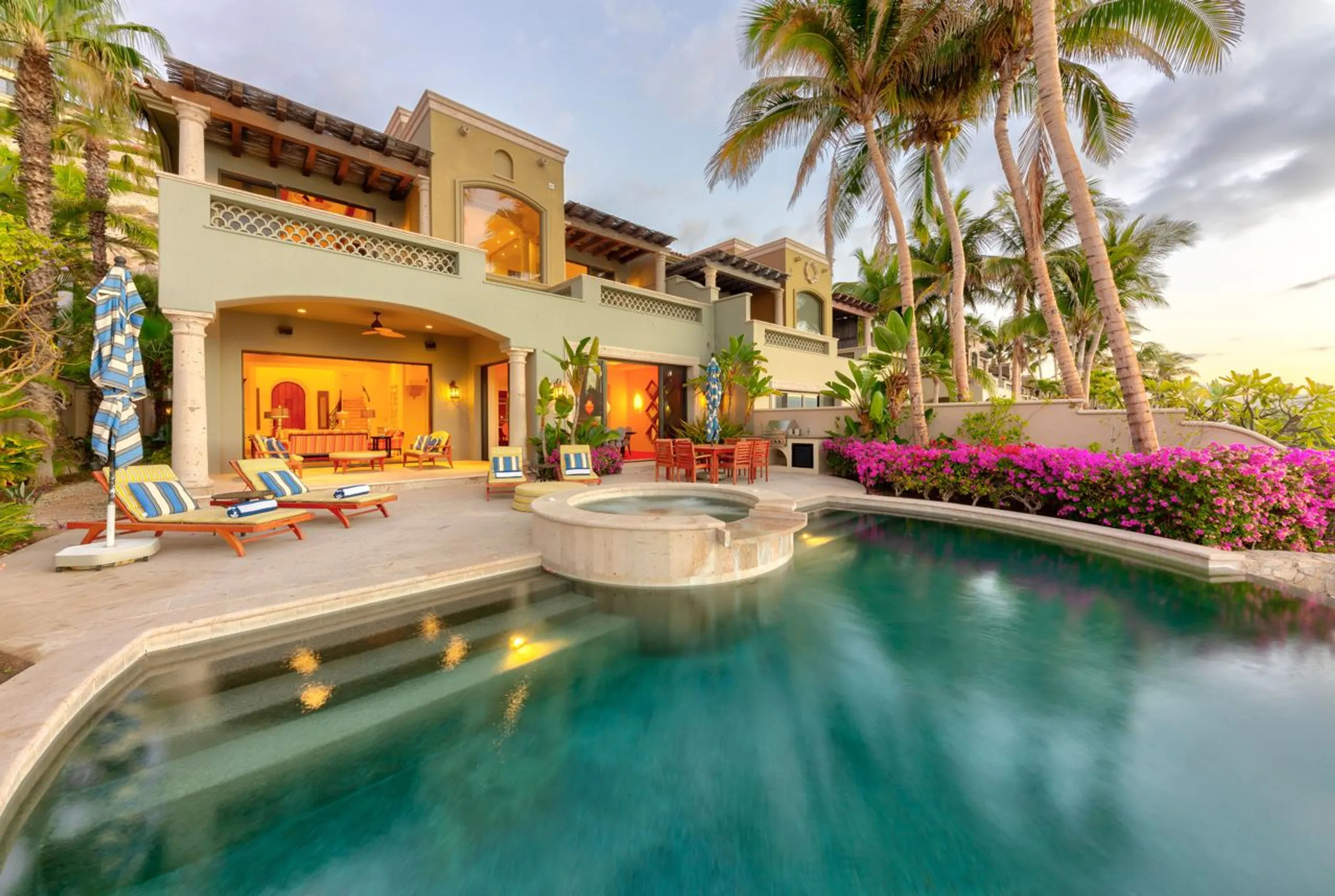 Sumptuously Furnished Oceanview Villa with Private Swimming Pool and Stunning Views — photograph 8