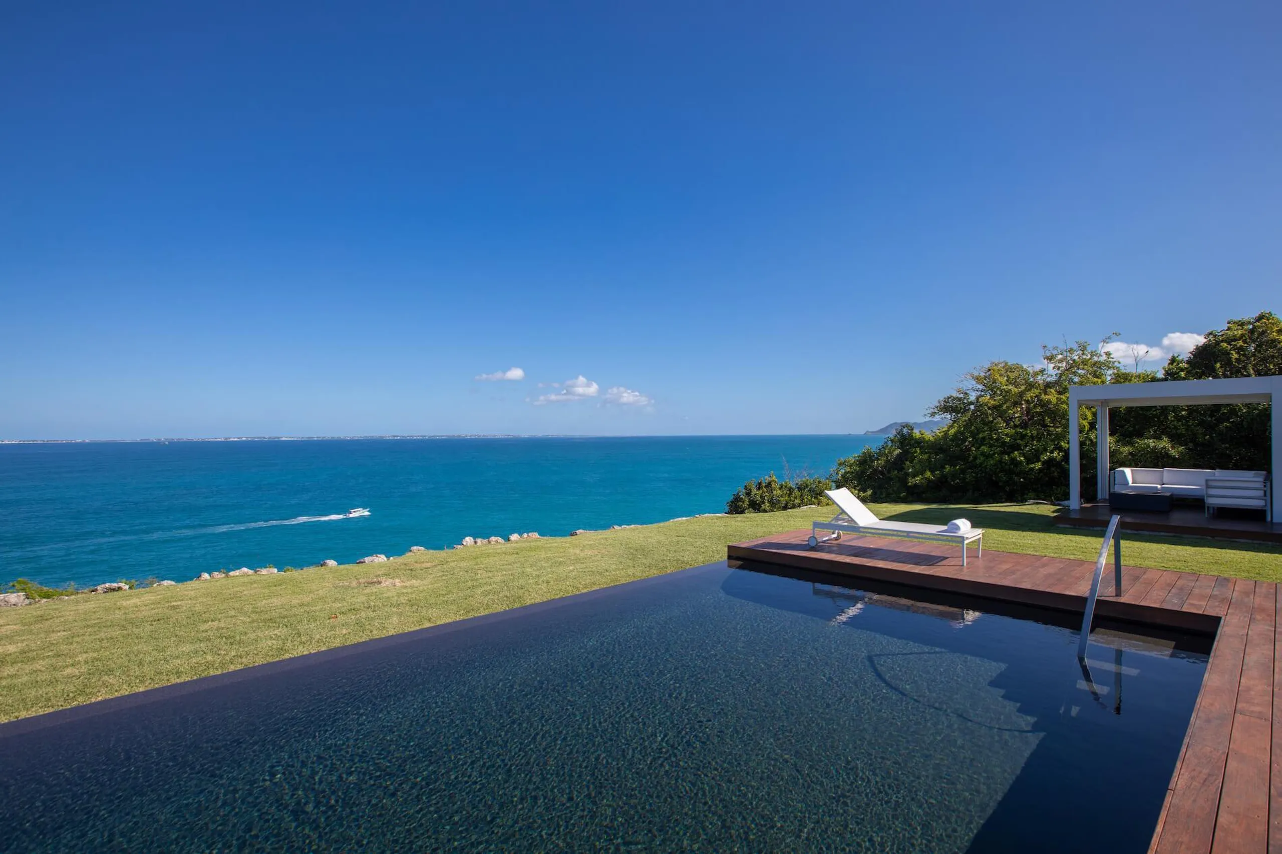Modern Clifftop Villa in a Tropical Garden with Caribbean Sea View — photograph 8
