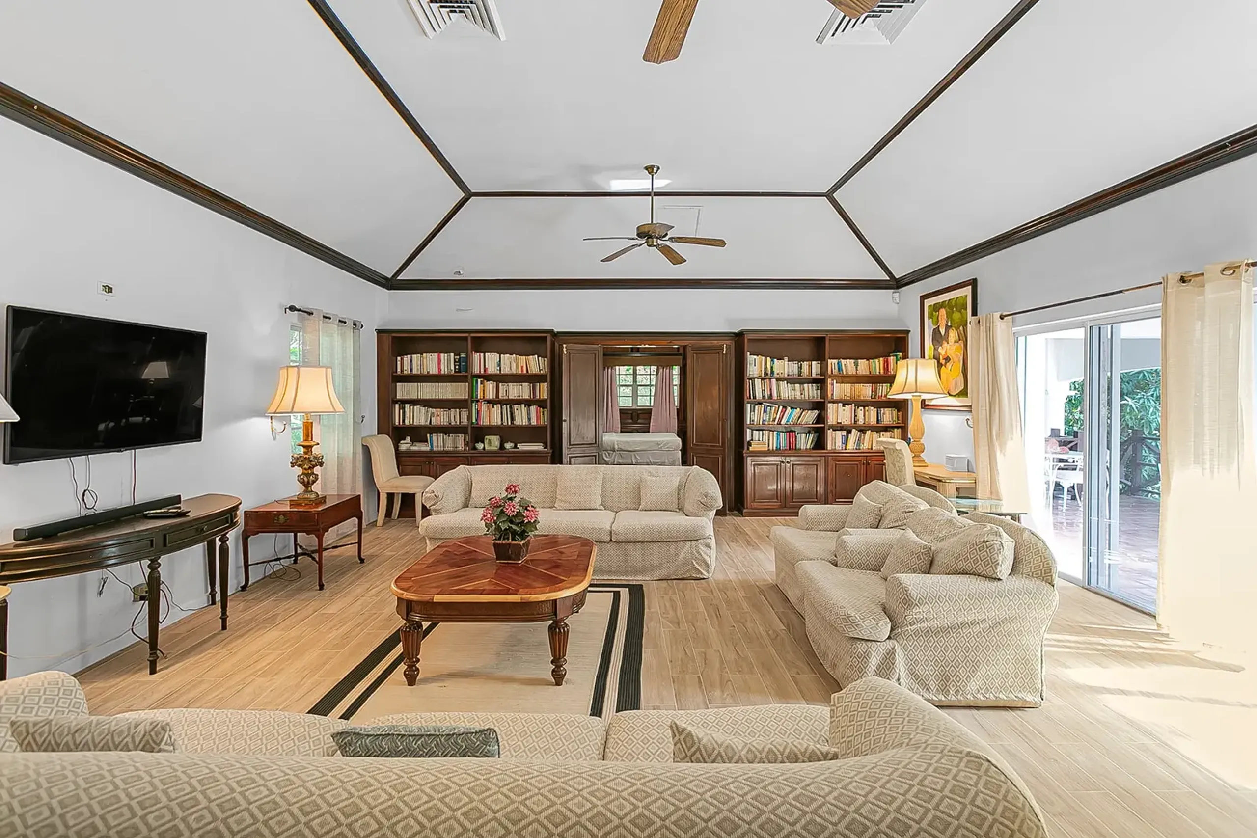Lyford Cay Luxury Estate with Private Pool and Lovely Grounds — photograph 9