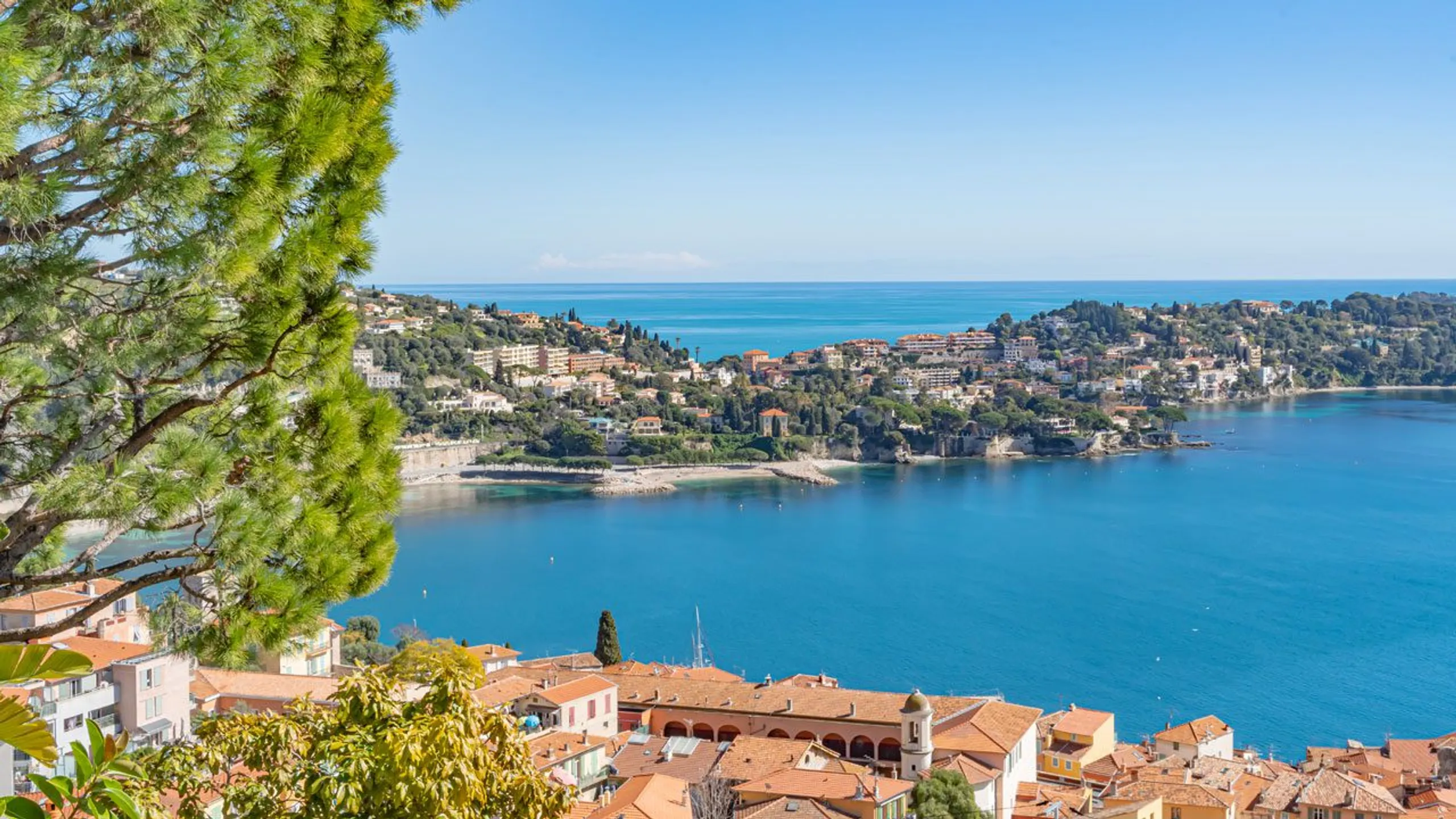 Splendid 4BR Villa with Private Pool and Uninterrupted Côte d’Azur Views — photograph 3