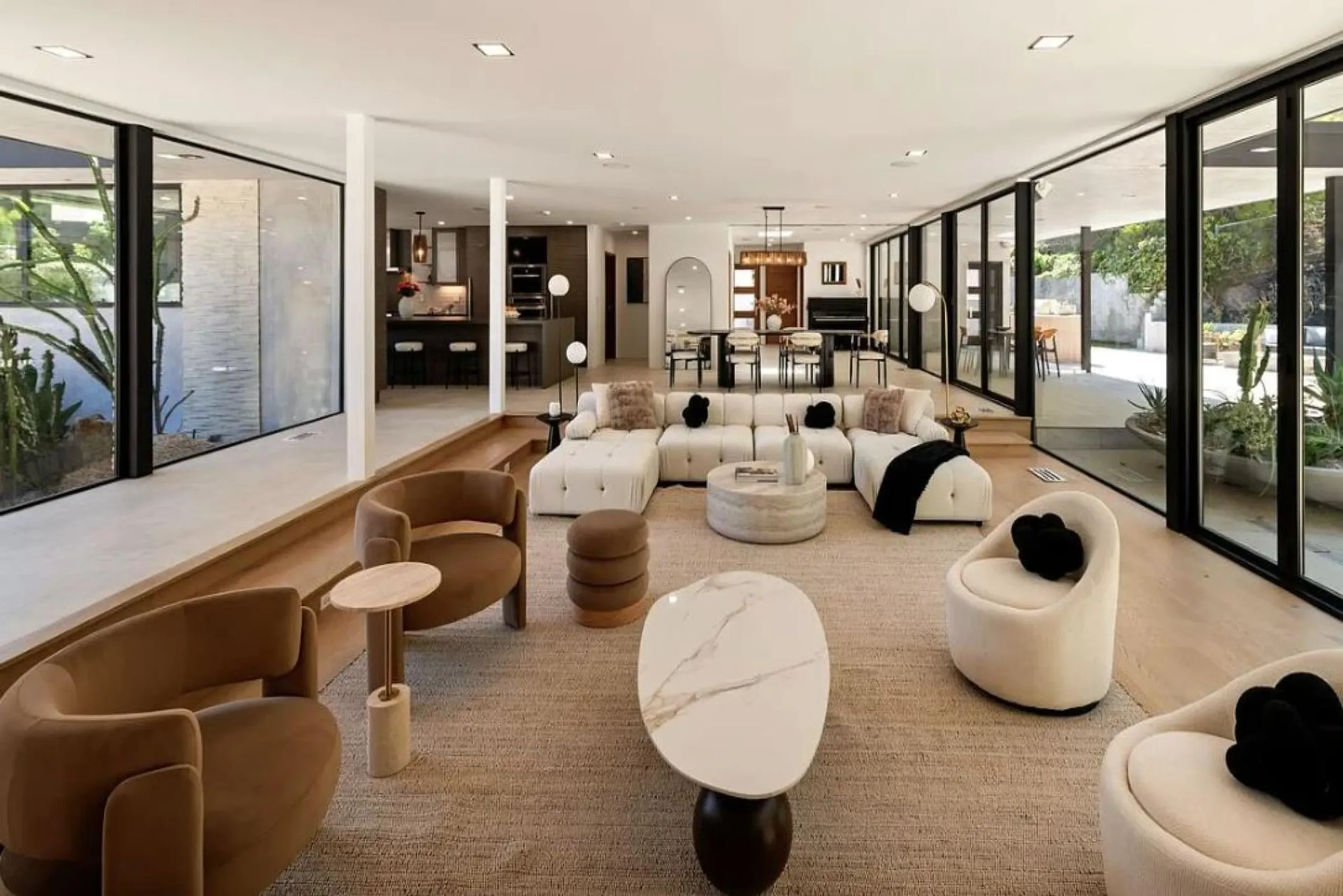 Legacy Beverly Hills Estate with Modern Luxury with Pool, Theater & Gym — photograph 8