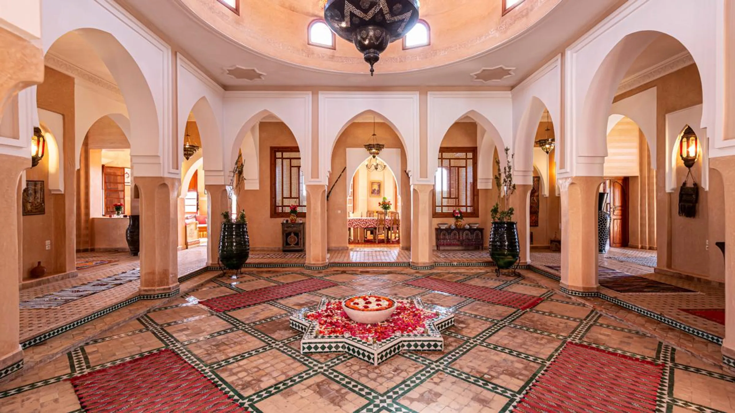Sophisticated Villa with Private Pool and Breathtaking Atlas Mountains — photograph 6