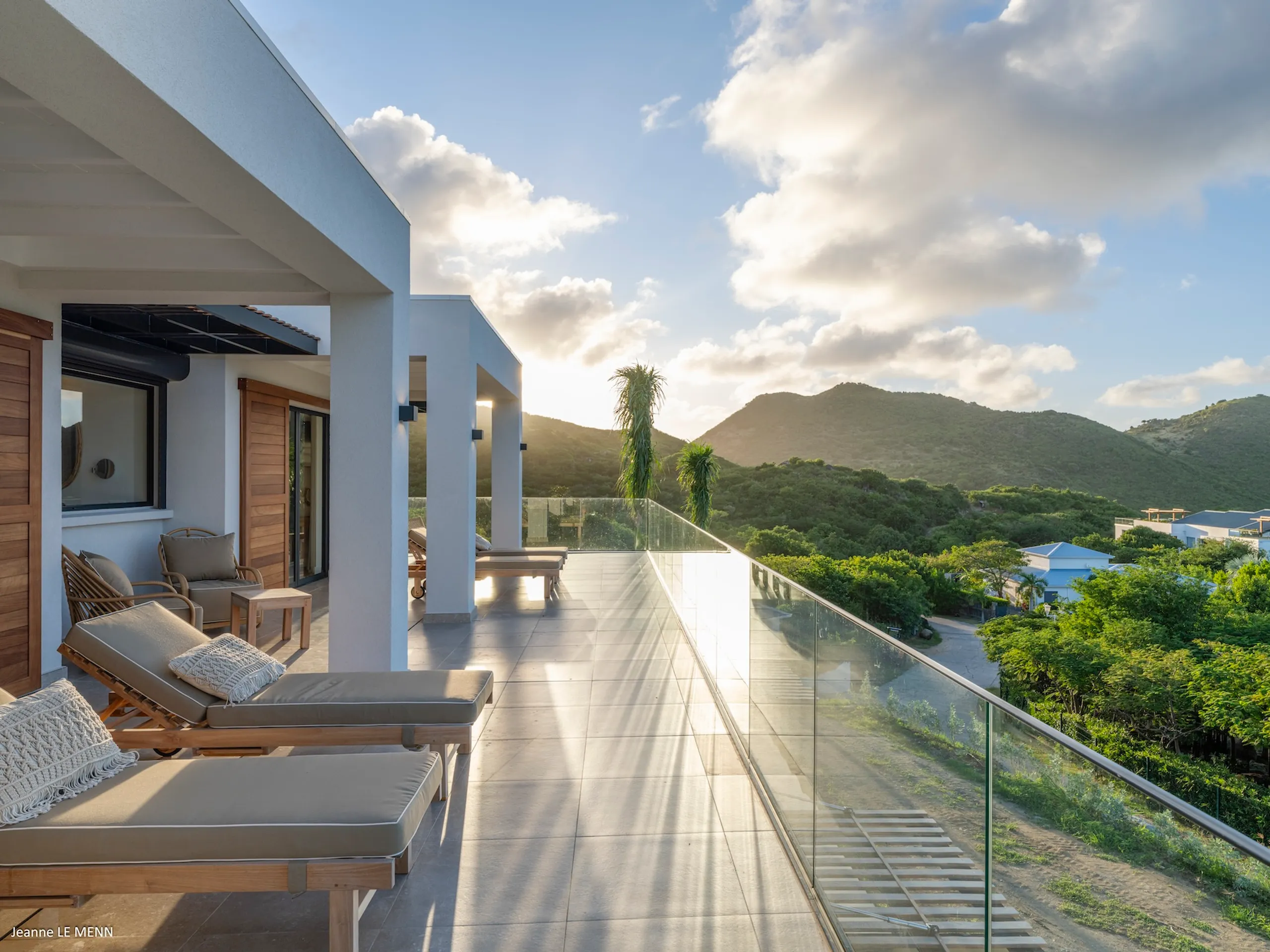 Refreshing 5 Bedroom Villa with Infinity Pool, and Ocean Views — photograph 9