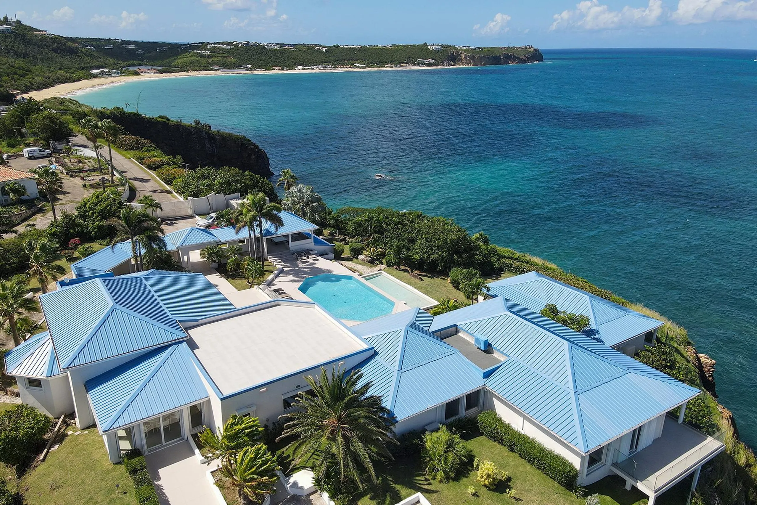Chic Modern Cliffside Private Villa in Baie Rouge St. Martin — photograph 7