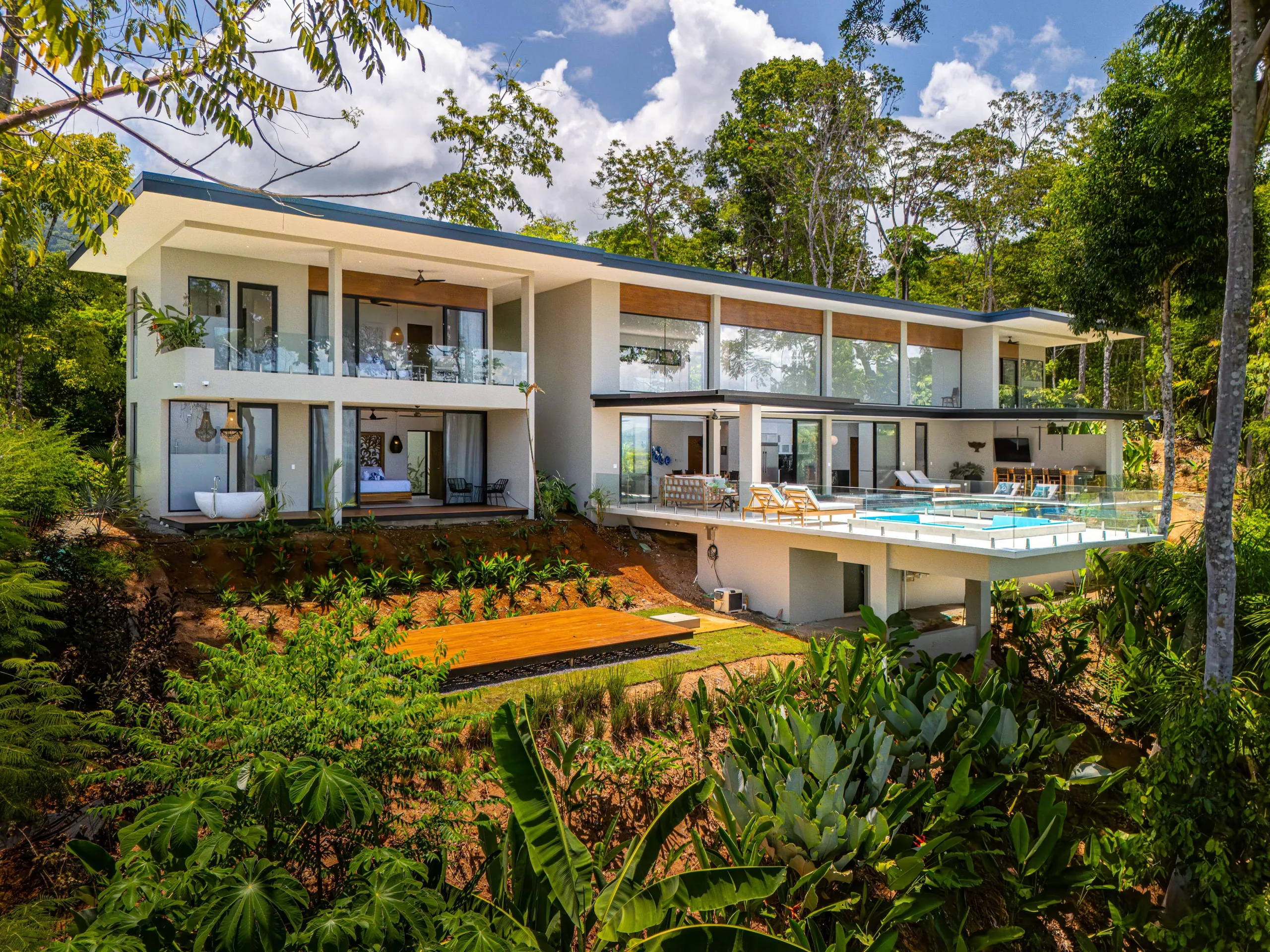 Top-Notch Villa with Infinity Pool, Jacuzzi, and Stunning Ocean Views — photograph 6